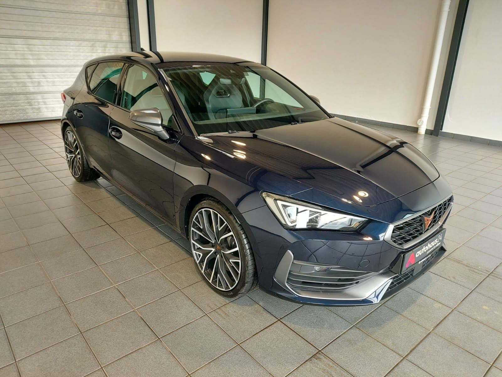 CUPRA Leon Limousine CUPRA Leon 2.0 TSI 221kW VZ DSG Schräghecklimousine #1