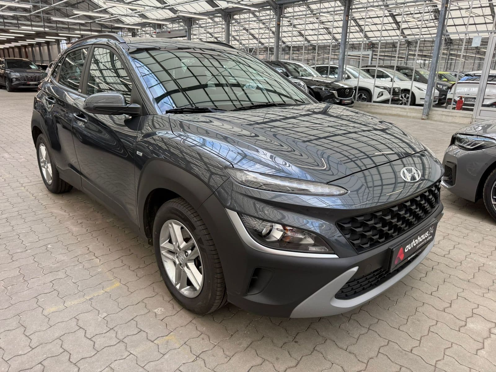 Hyundai Kona SUV / Crossover / Geländewagen HYUNDAI Kona 1.0 T-GDI 48V-Hybrid Select iMT Sports Utility Vehicle #1