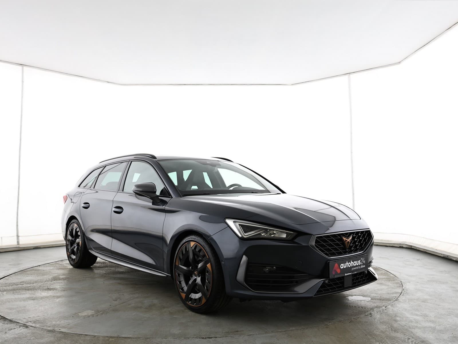 CUPRA Leon Kombi CUPRA Leon 2.0 TSI 228kW VZ 4Drive DSG Sportstourer Kombi #1