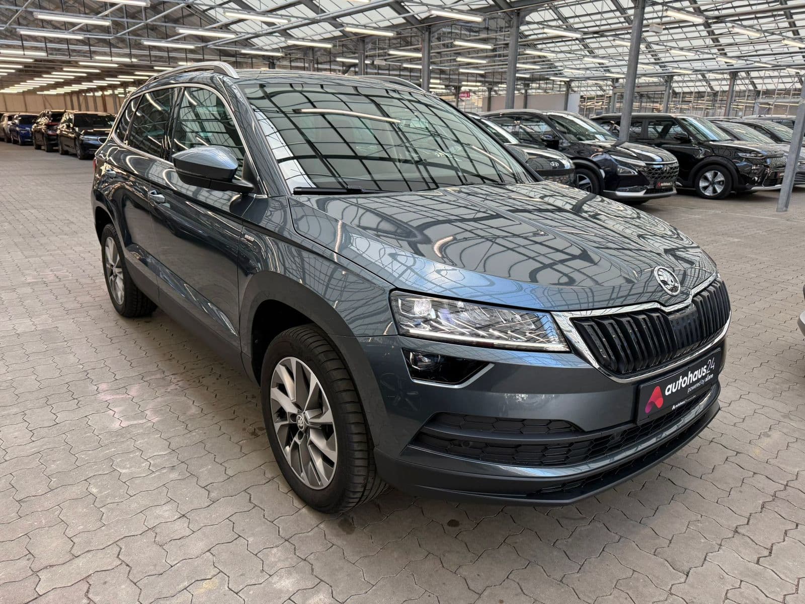 ŠKODA Karoq SUV / Crossover / Geländewagen SKODA Karoq 1.5l TSI ACT DSG CLEVER Sports Utility Vehicle #1