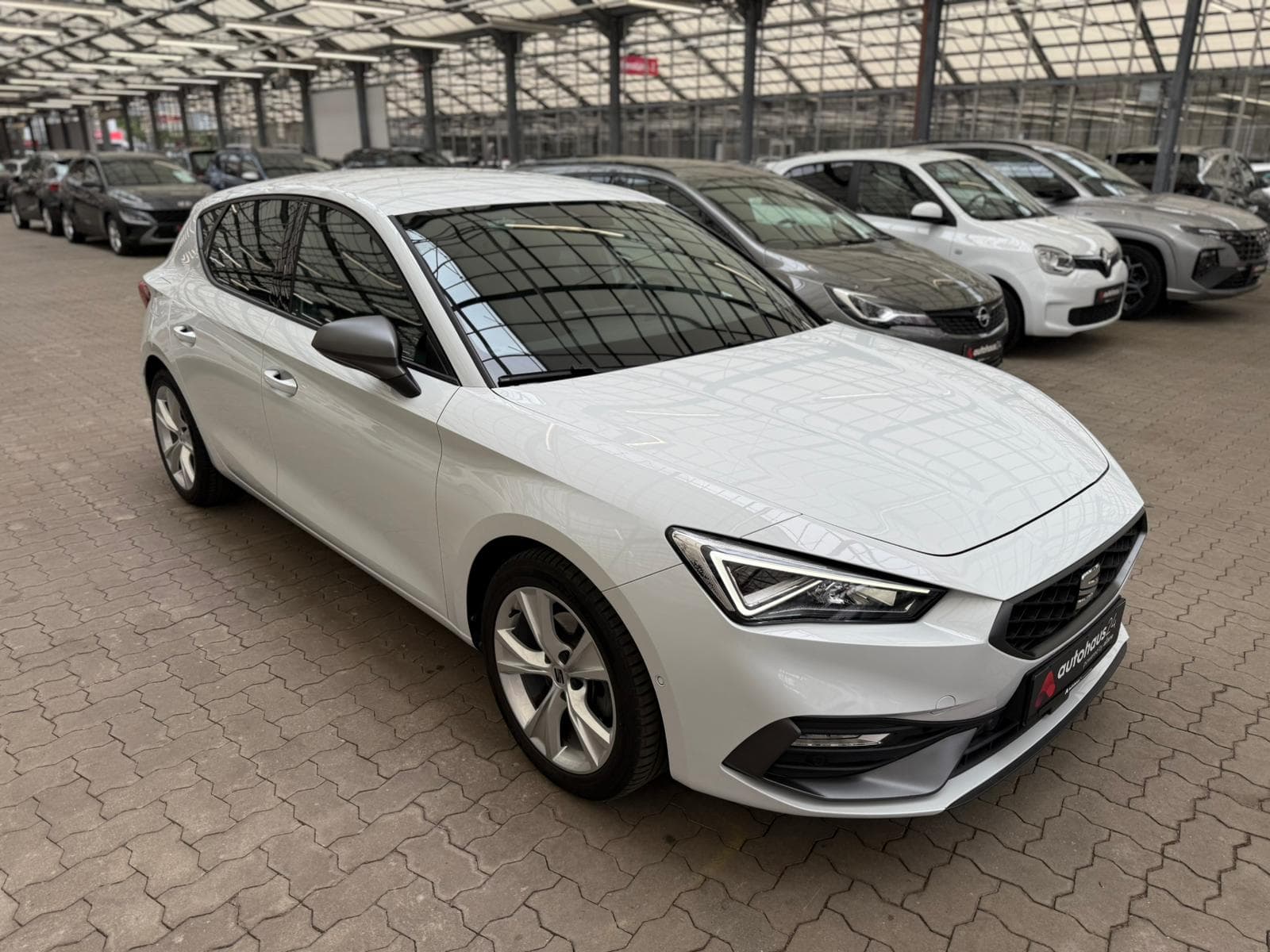 SEAT Leon Limousine SEAT Leon 1.5 eTSI ACT 110kW FR DSG Schräghecklimousine #1