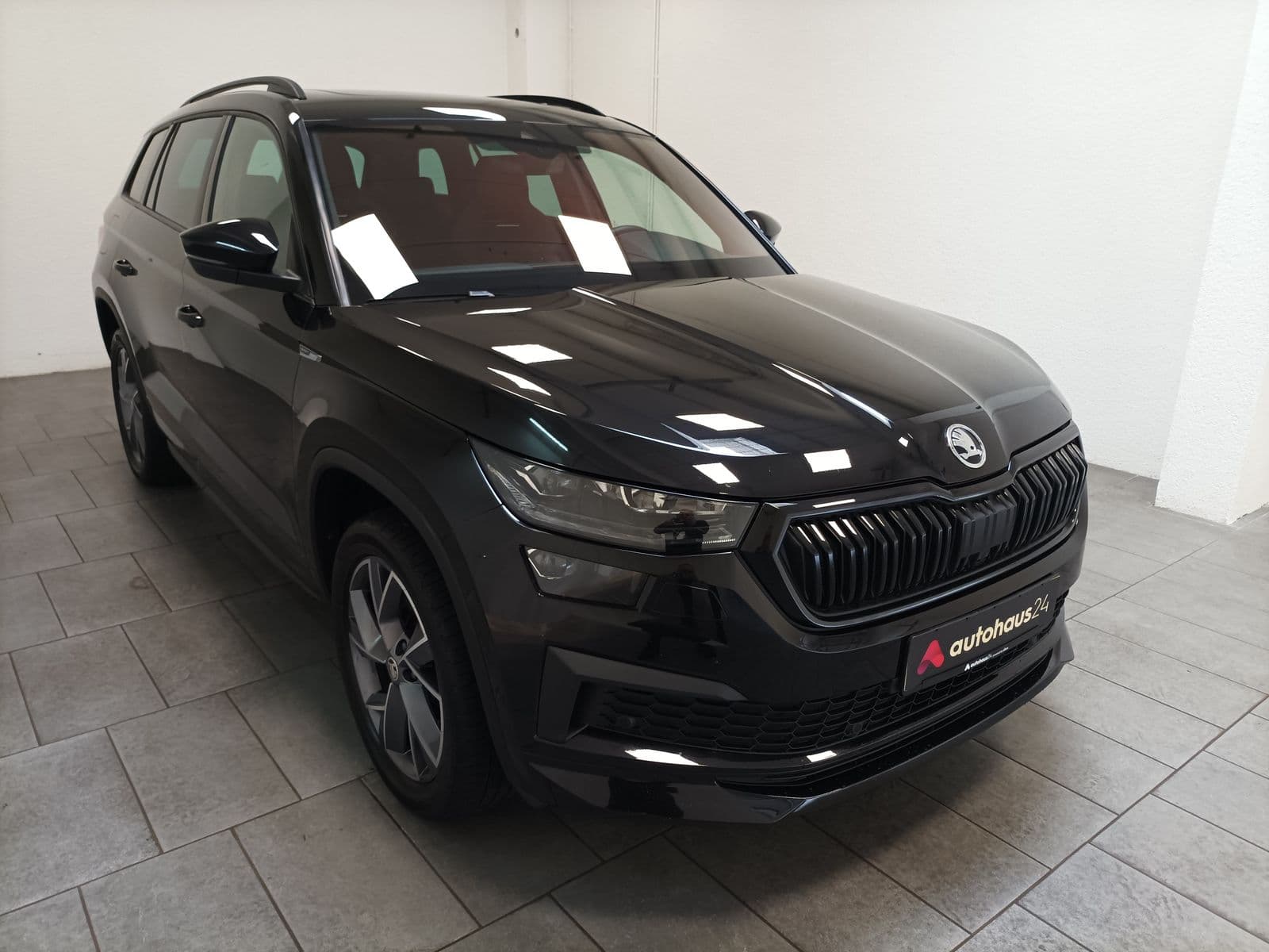 ŠKODA Kodiaq SUV / Crossover / Geländewagen SKODA Kodiaq 2.0 TSI DSG 4x4 SPORTLINE Sports Utility Vehicle #1