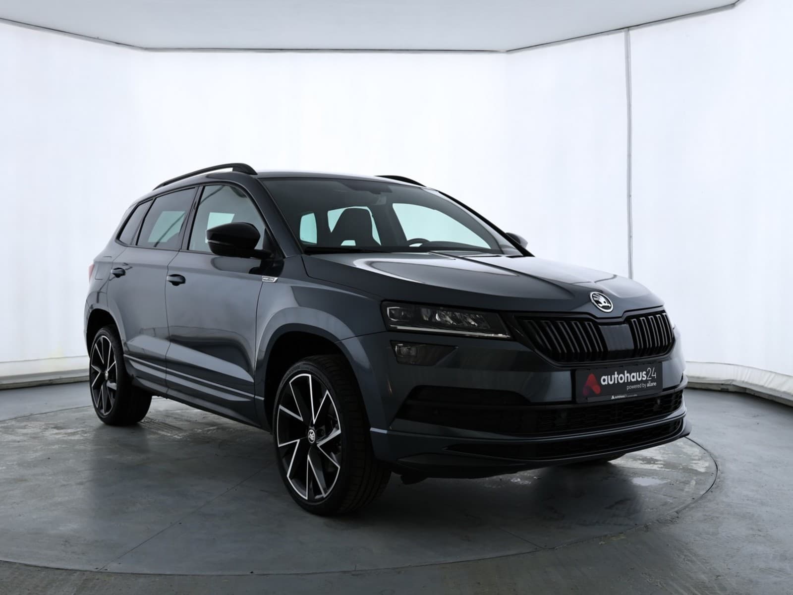 ŠKODA Karoq SUV / Crossover / Geländewagen SKODA Karoq 1.5 TSI ACT DSG SPORTLINE Sports Utility Vehicle #1