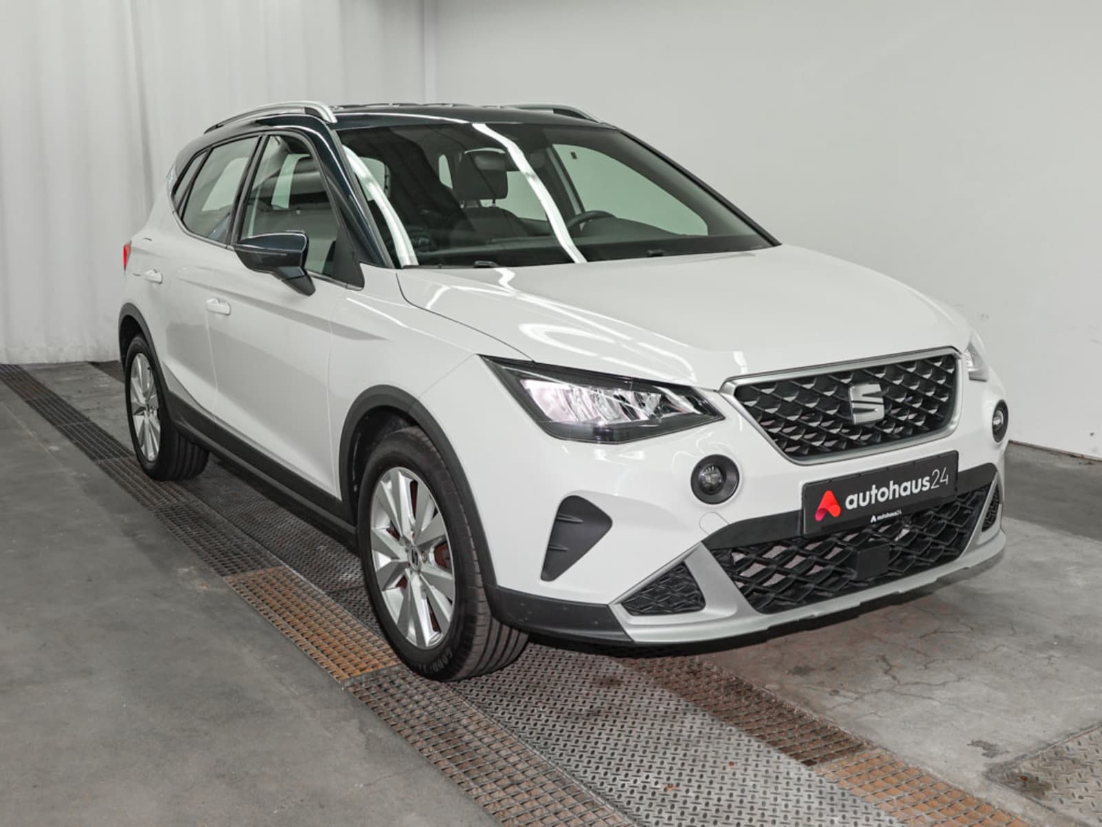 SEAT Arona SUV / Crossover / Geländewagen SEAT Arona 1.0 TSI 81kW Xperience DSG Sports Utility Vehicle #1