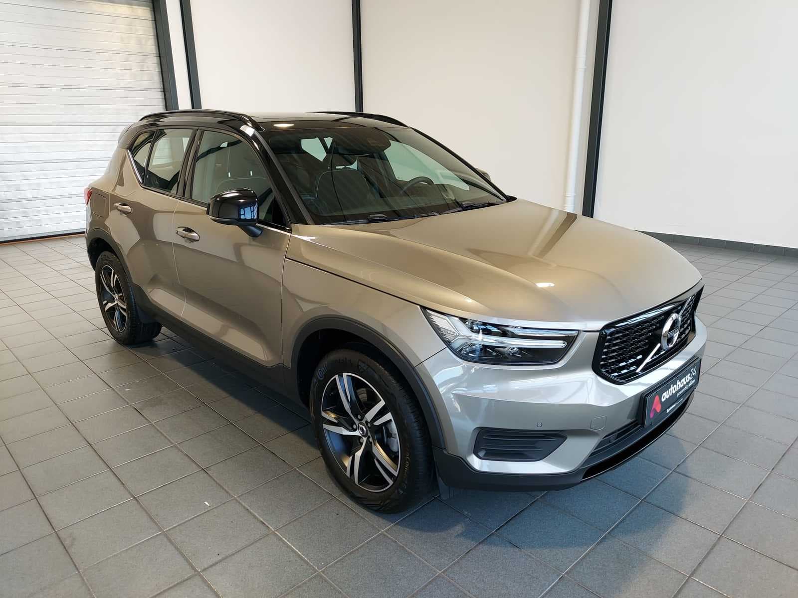 Volvo XC40 SUV / Crossover / Geländewagen VOLVO XC40 B4 AWD R Design DCT Sports Utility Vehicle