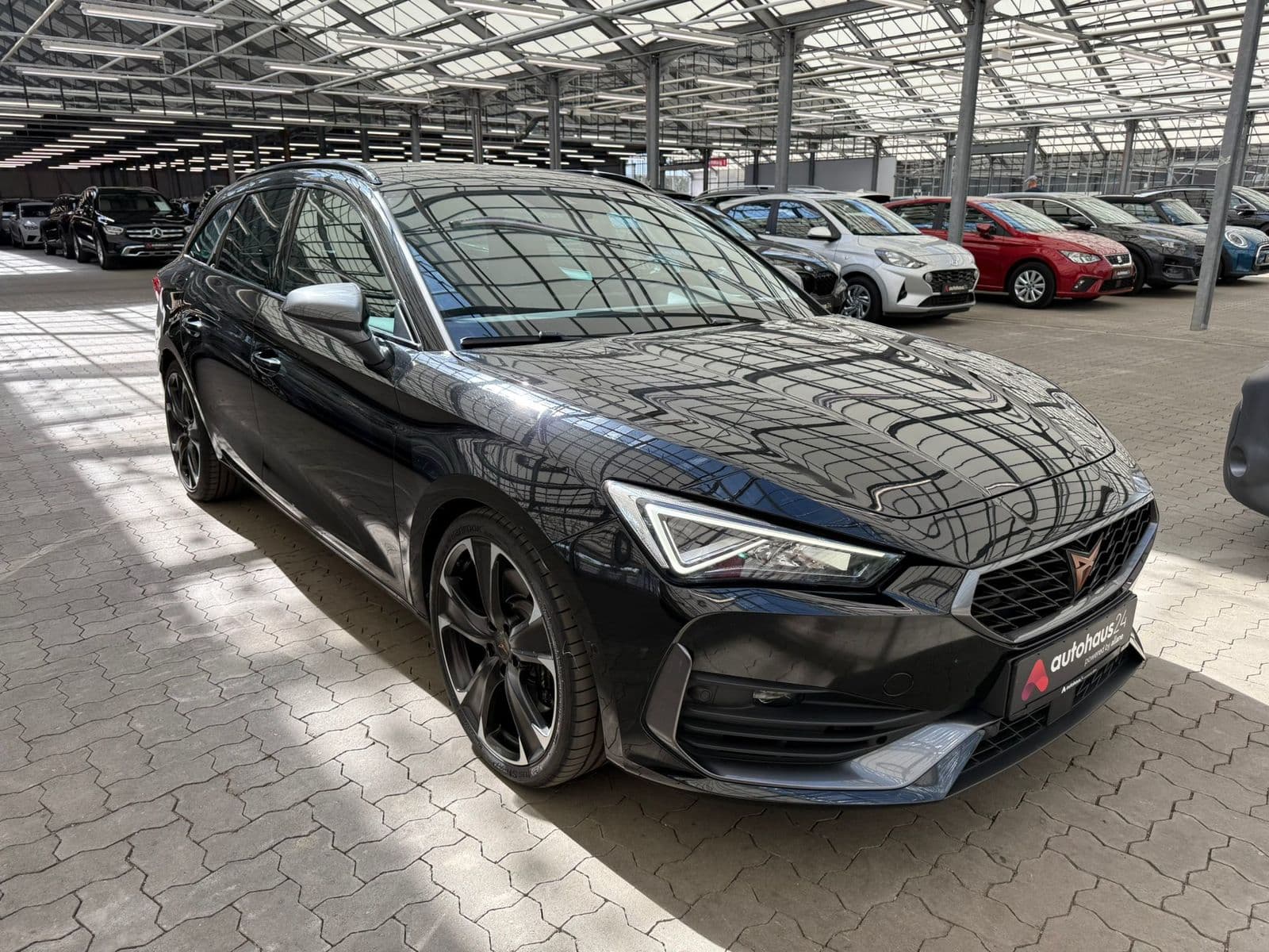CUPRA Leon Kombi CUPRA Leon 2.0 TSI 228kW VZ 4Drive DSG Sportstourer Kombi #1