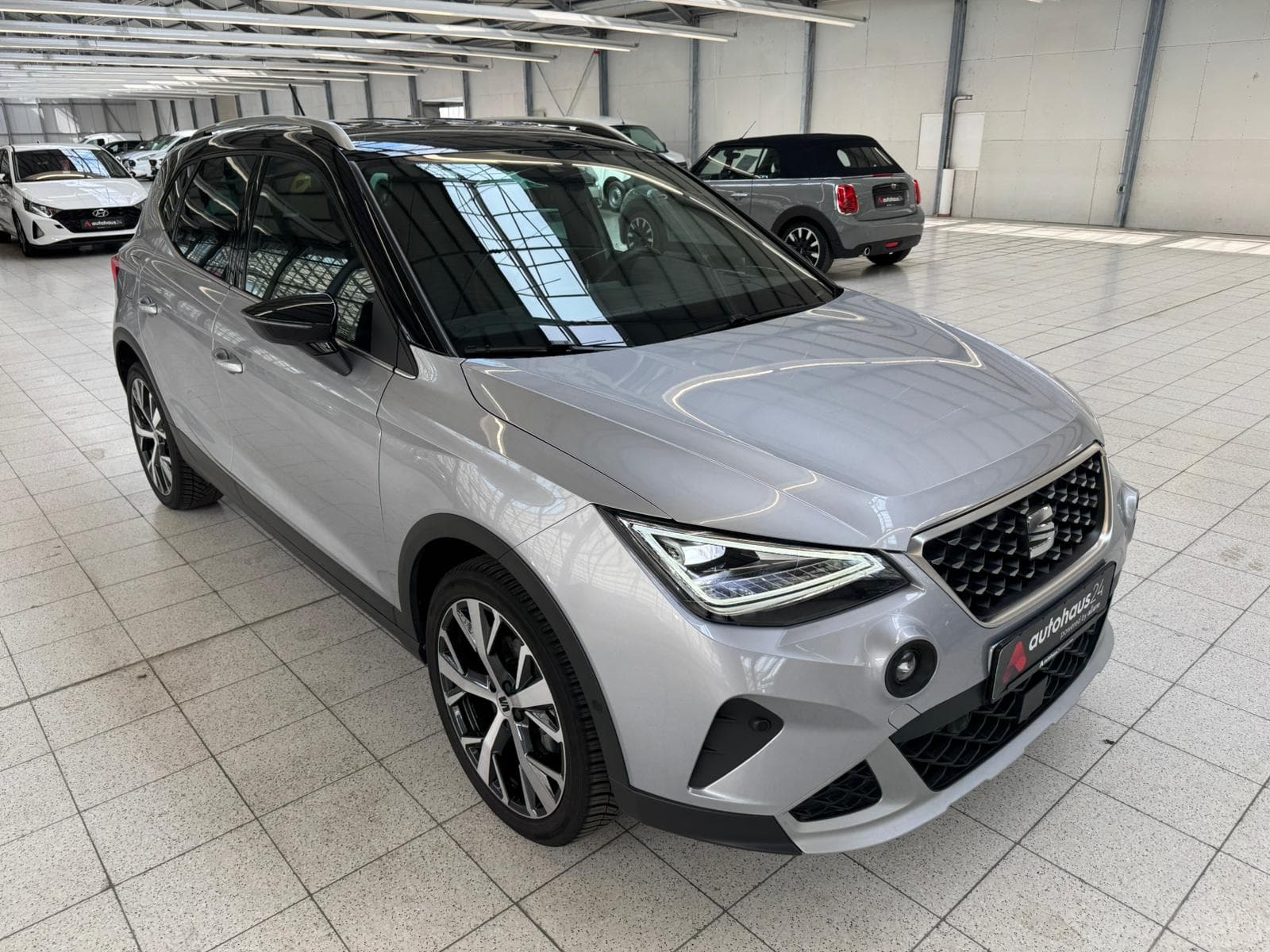 SEAT Arona SUV / Crossover / Geländewagen SEAT Arona 1.0 TSI 81kW Xperience Sports Utility Vehicle #1