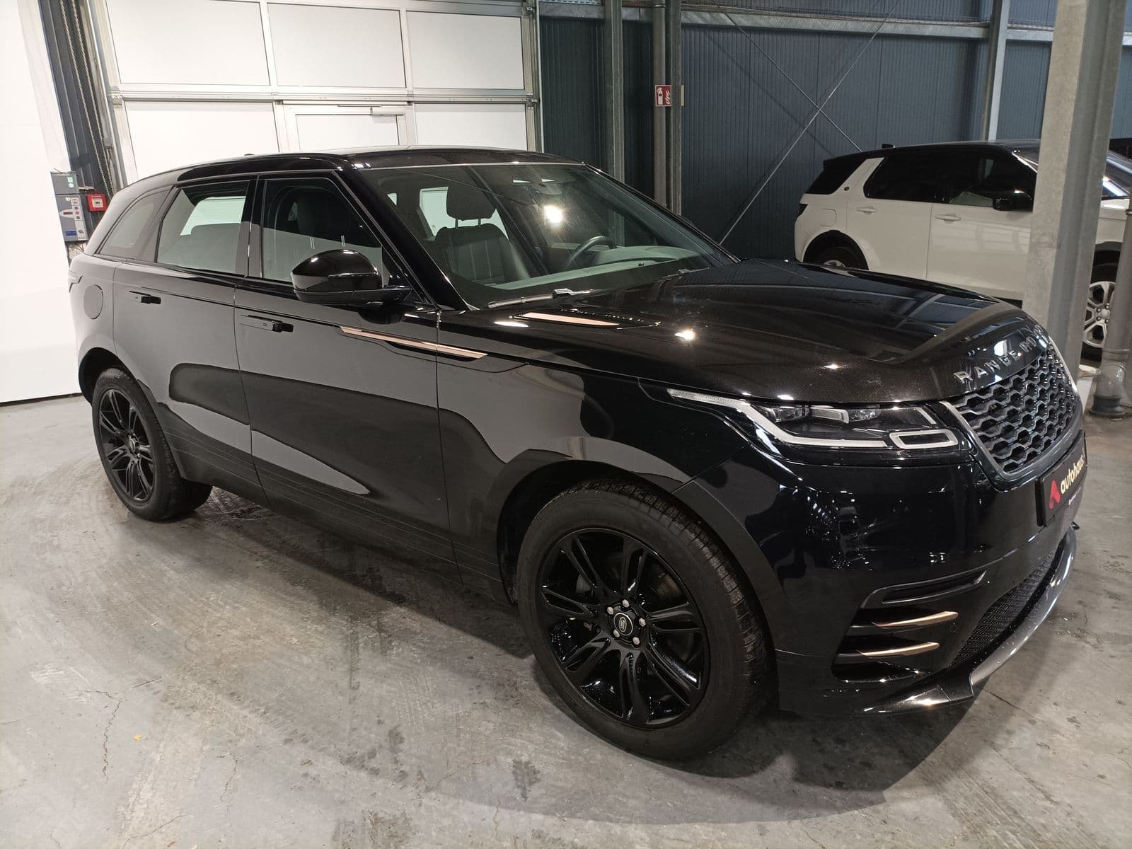 Land Rover Range Rover Velar SUV / Crossover / Geländewagen LAND ROVER Range Rover Velar 2.0 D200 R-DYNAMIC S AWD Sports Utility Vehicle