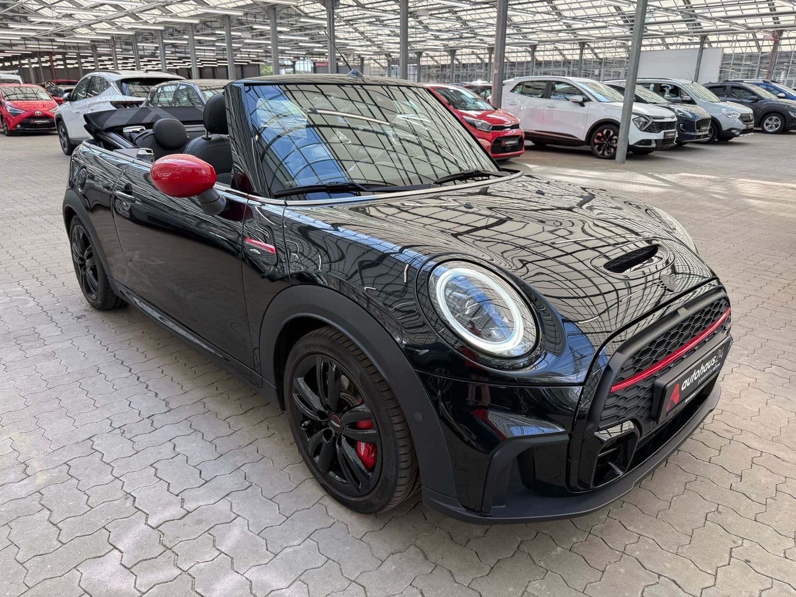 MINI Cabrio Cabrio / Roadster MINI MINI JCW Cabrio John Cooper Works Trim Cabriolet