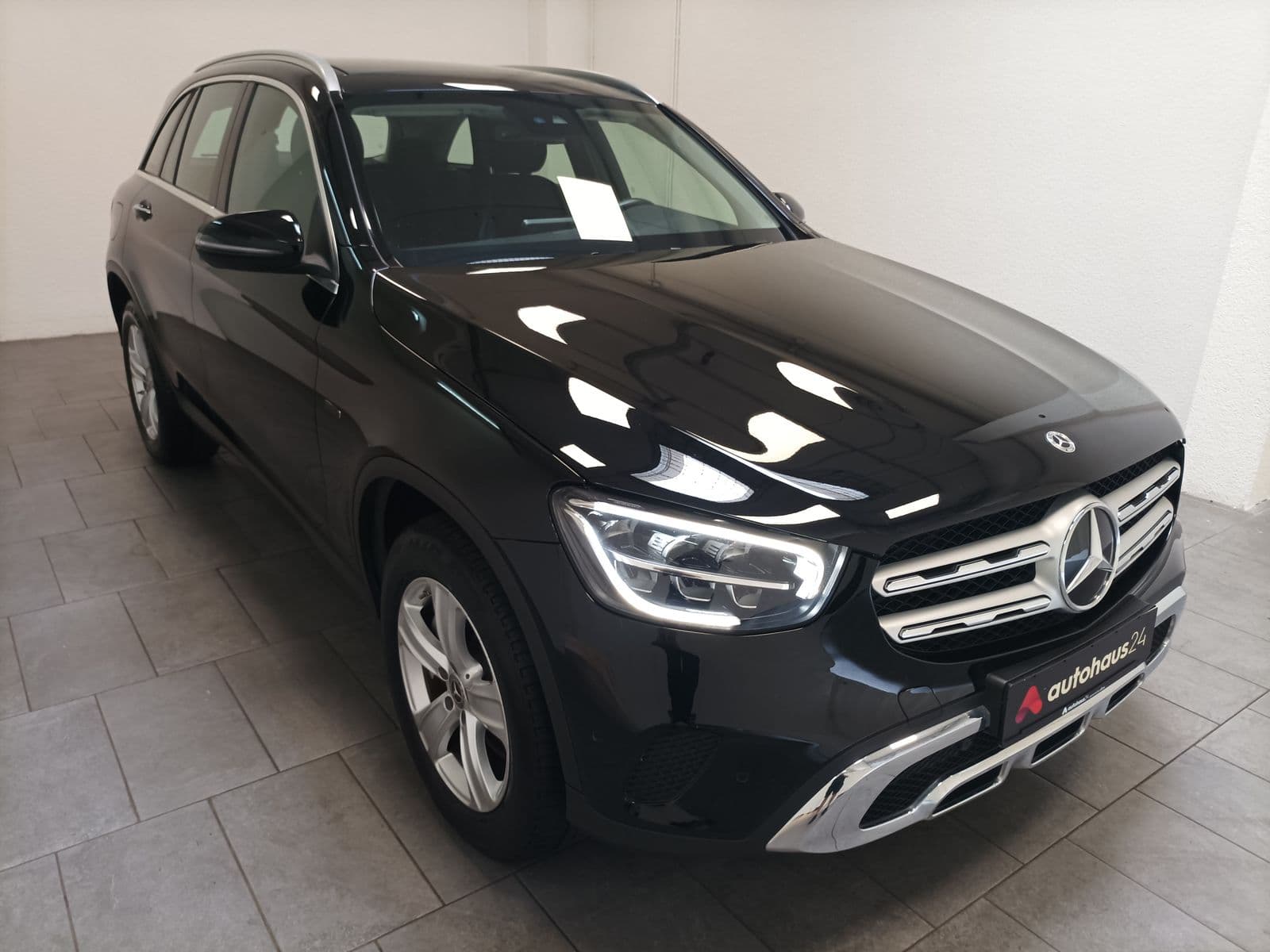 Mercedes-Benz GLC-Klasse SUV / Crossover / Geländewagen MERCEDES GLC GLC 300 e 4MATIC Autom. Sports Utility Vehicle #1