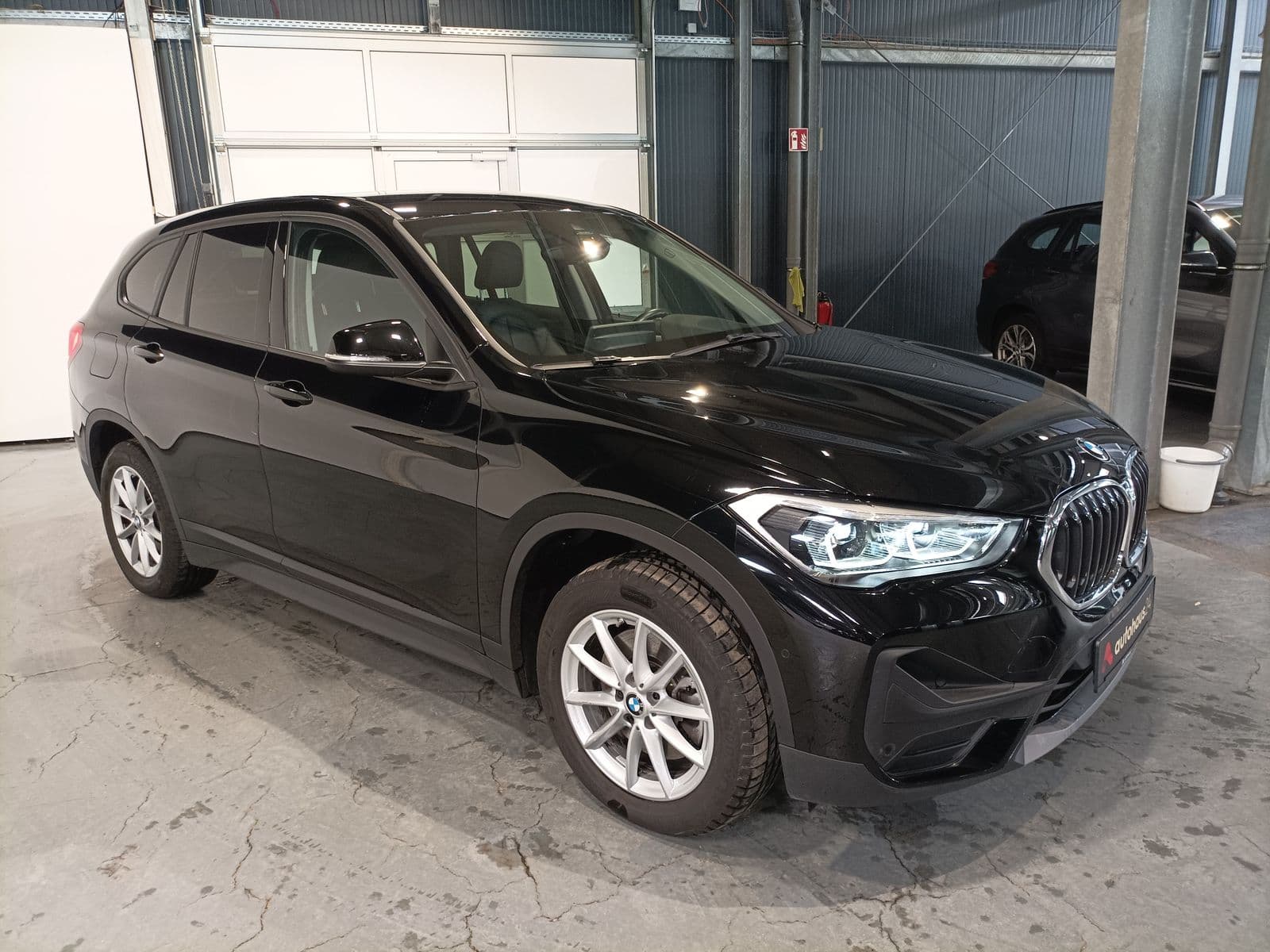 BMW X1 SUV / Crossover / Geländewagen BMW X1 sDrive20i Advantage Steptronic DCT Sports Utility Vehicle #1