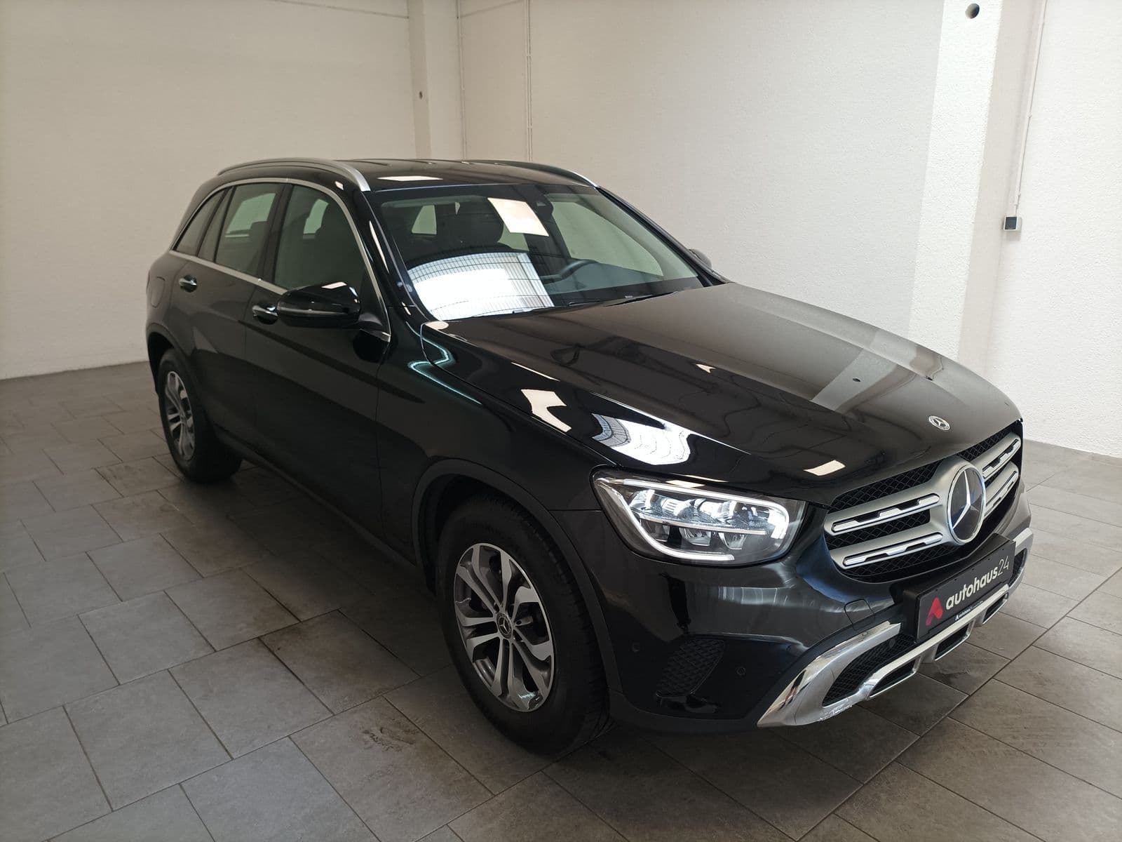 Mercedes-Benz GLC-Klasse SUV / Crossover / Geländewagen MERCEDES GLC GLC 200 d 4MATIC Autom. Sports Utility Vehicle #1
