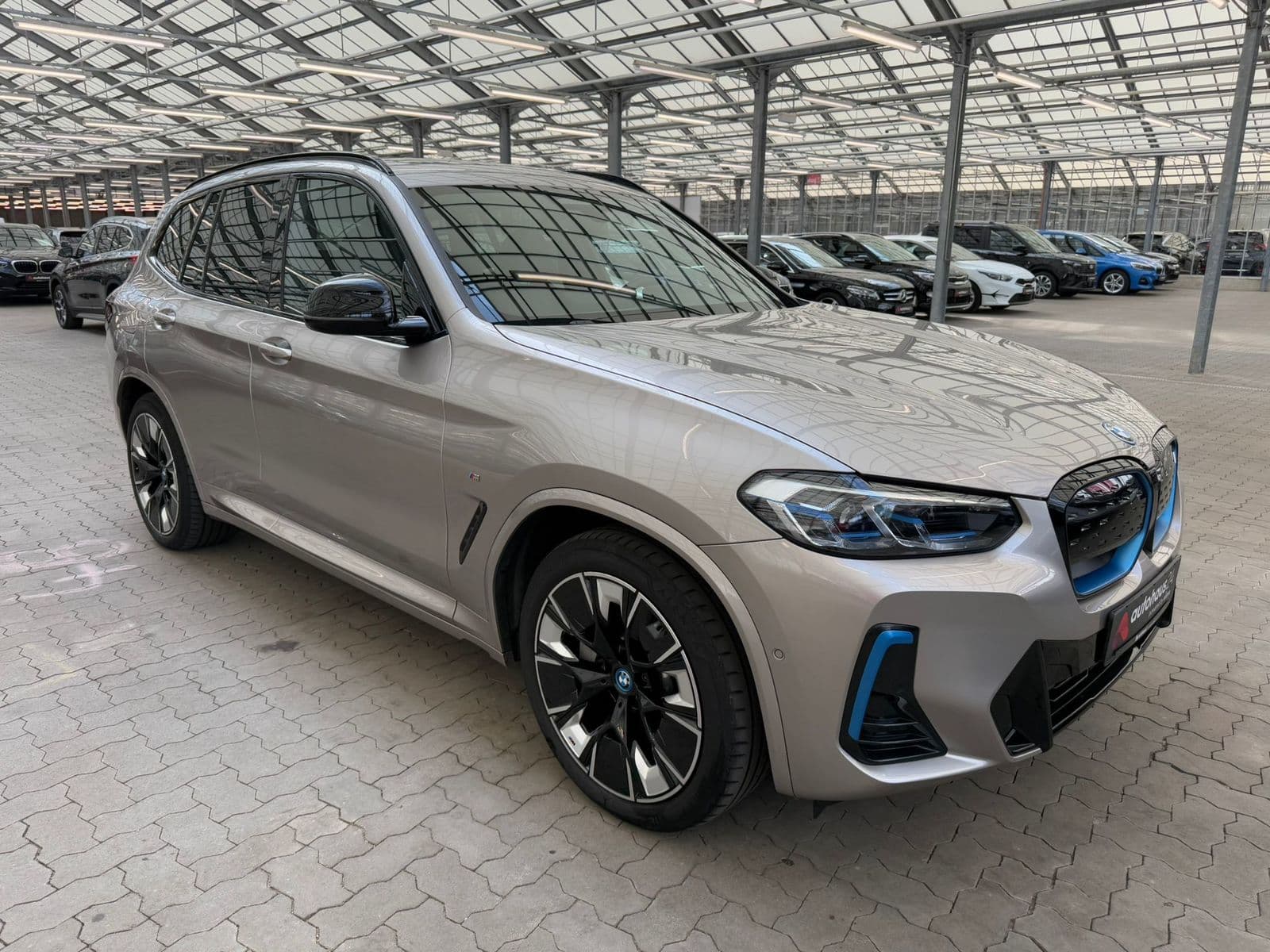 BMW iX3 SUV / Crossover / Geländewagen BMW ix3 80KWH INSPIRING Auto Sports Utility Vehicle #1