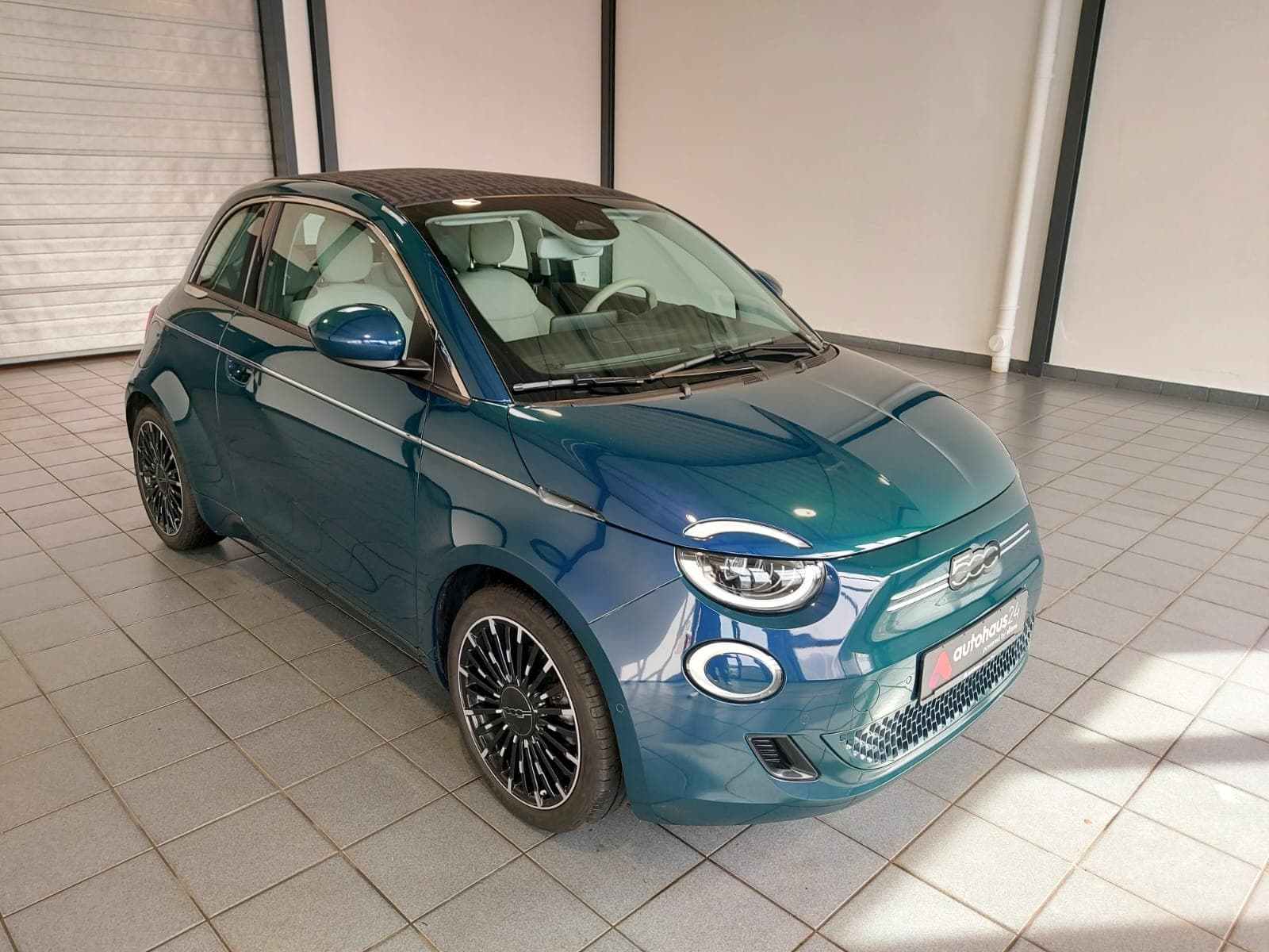 Fiat 500 Cabrio / Roadster FIAT 500 "la Prima" Cabrio 42 kWh Cabriolet #1