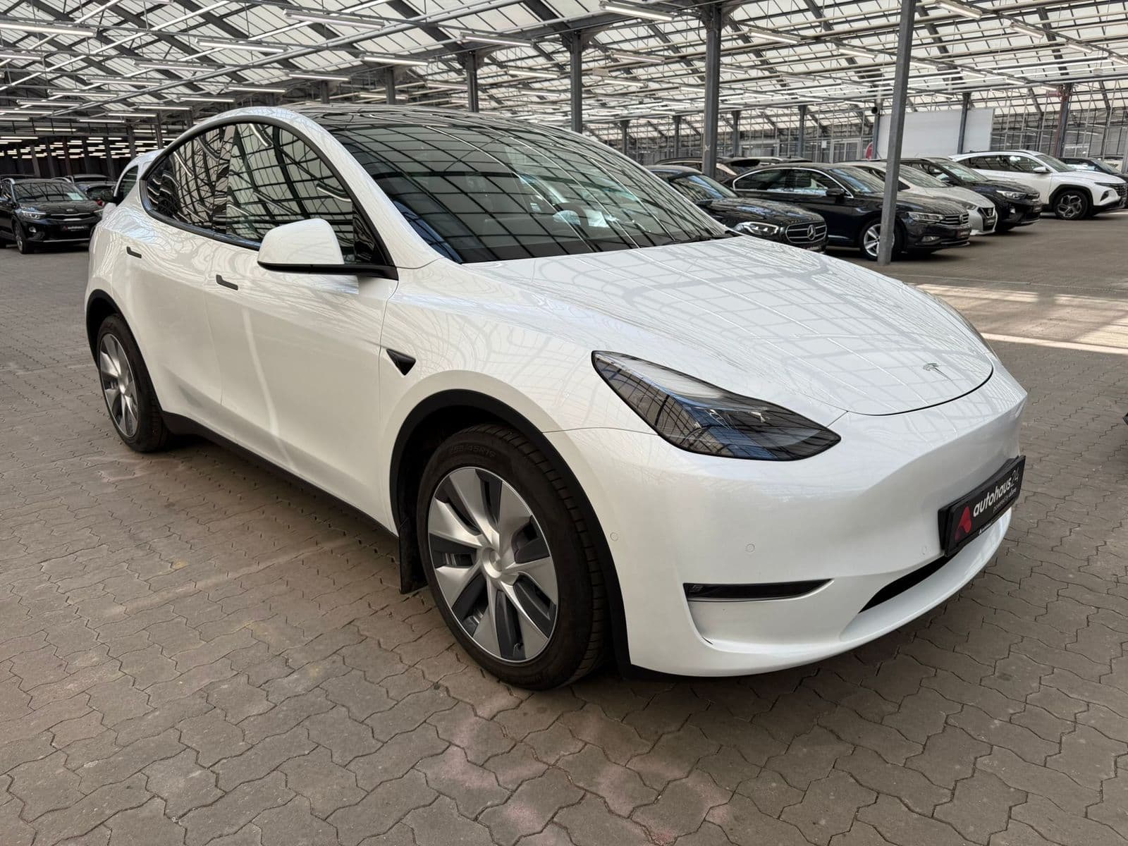 TESLA Model Y SUV / Crossover / Geländewagen TESLA Model Y Long Range Dual Motor AWD Schräghecklimousine #1