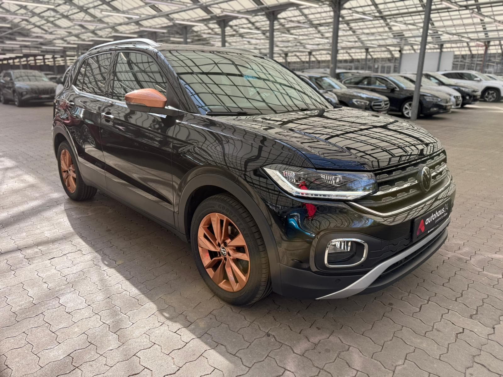Volkswagen T-Cross SUV / Crossover / Geländewagen VOLKSWAGEN T-Cross 1.5 TSI OPF DSG Style Sports Utility Vehicle #1
