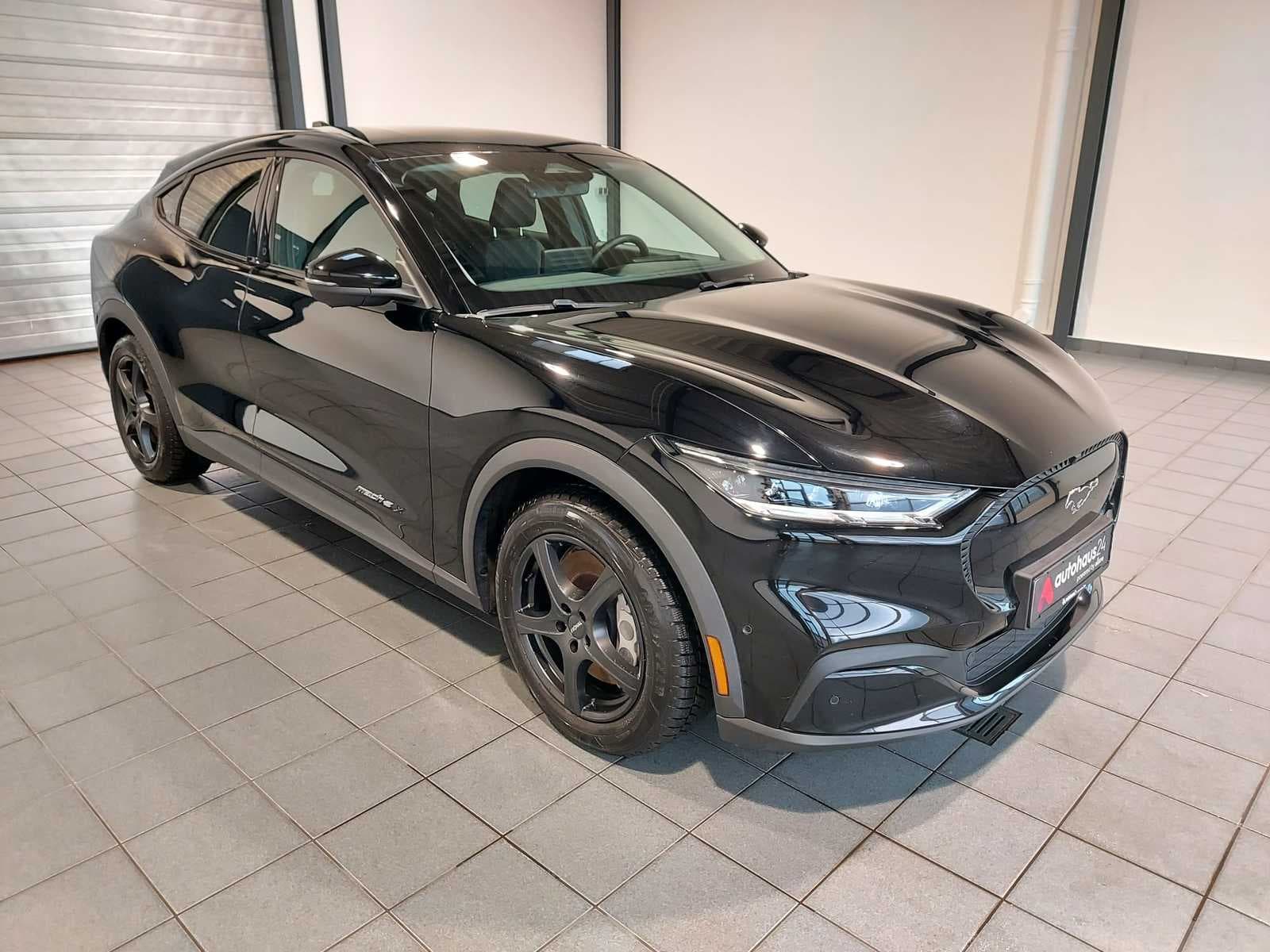 Ford Mustang SUV / Crossover / Geländewagen FORD Mustang Mach-E 99 kWh Sports Utility Vehicle #1