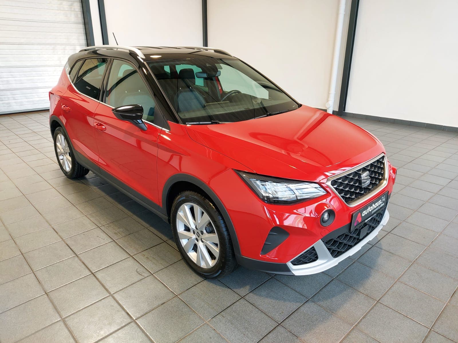 SEAT Arona SUV / Crossover / Geländewagen SEAT Arona 1.0 TSI 81kW Xperience DSG Sports Utility Vehicle #1