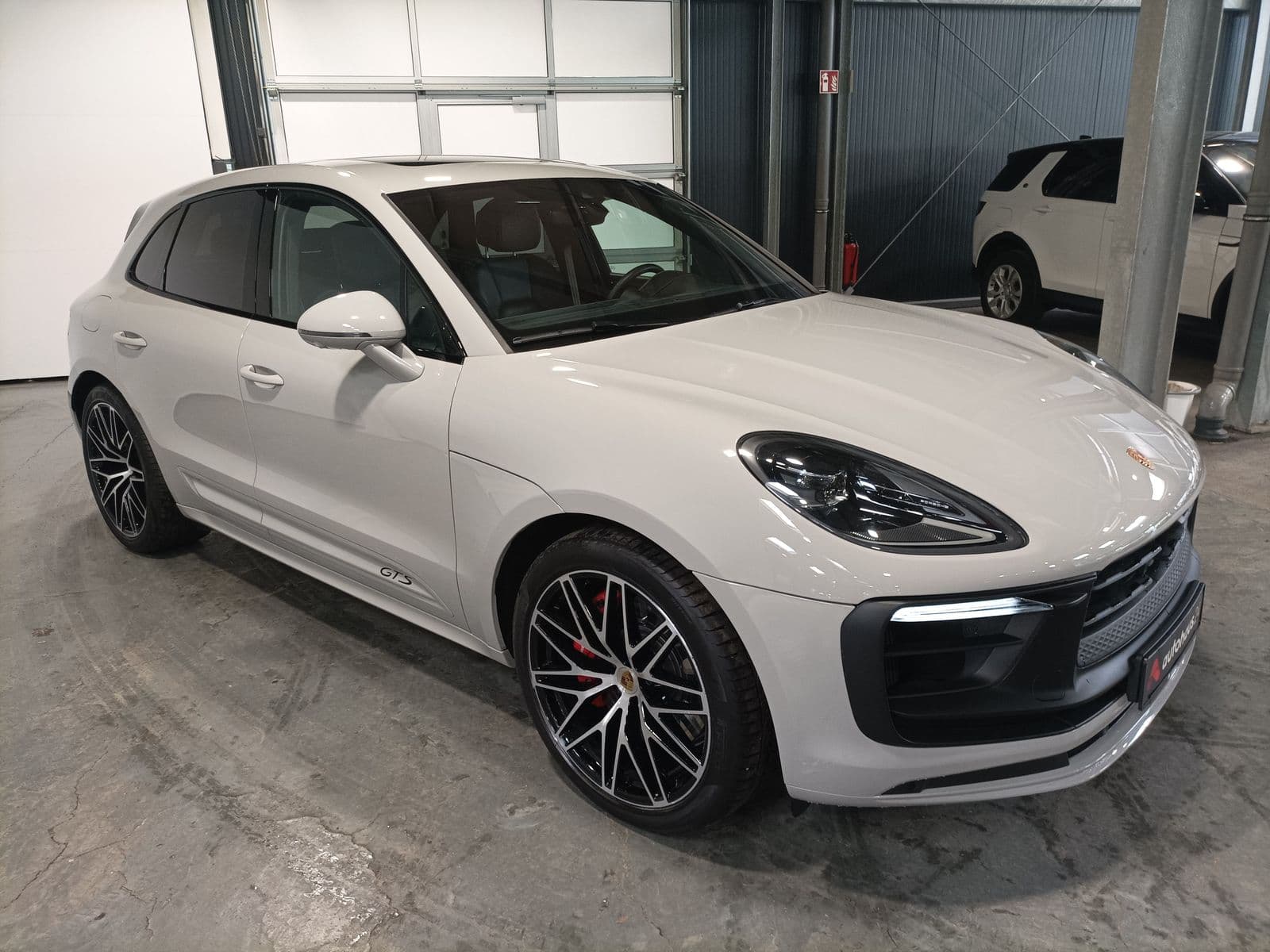 Porsche Macan SUV / Crossover / Geländewagen PORSCHE Macan GTS Sports Utility Vehicle #1