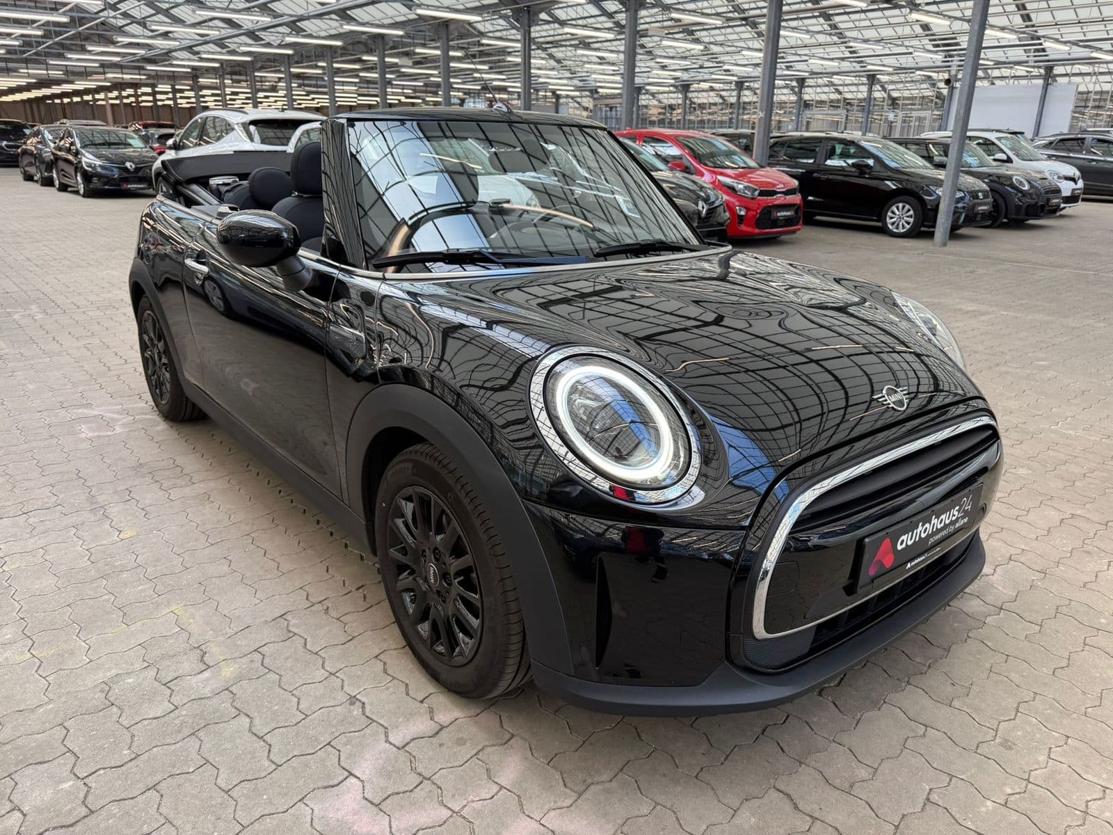 MINI Cabrio Cabrio / Roadster MINI MINI One Cabrio Essential Trim Cabriolet #1