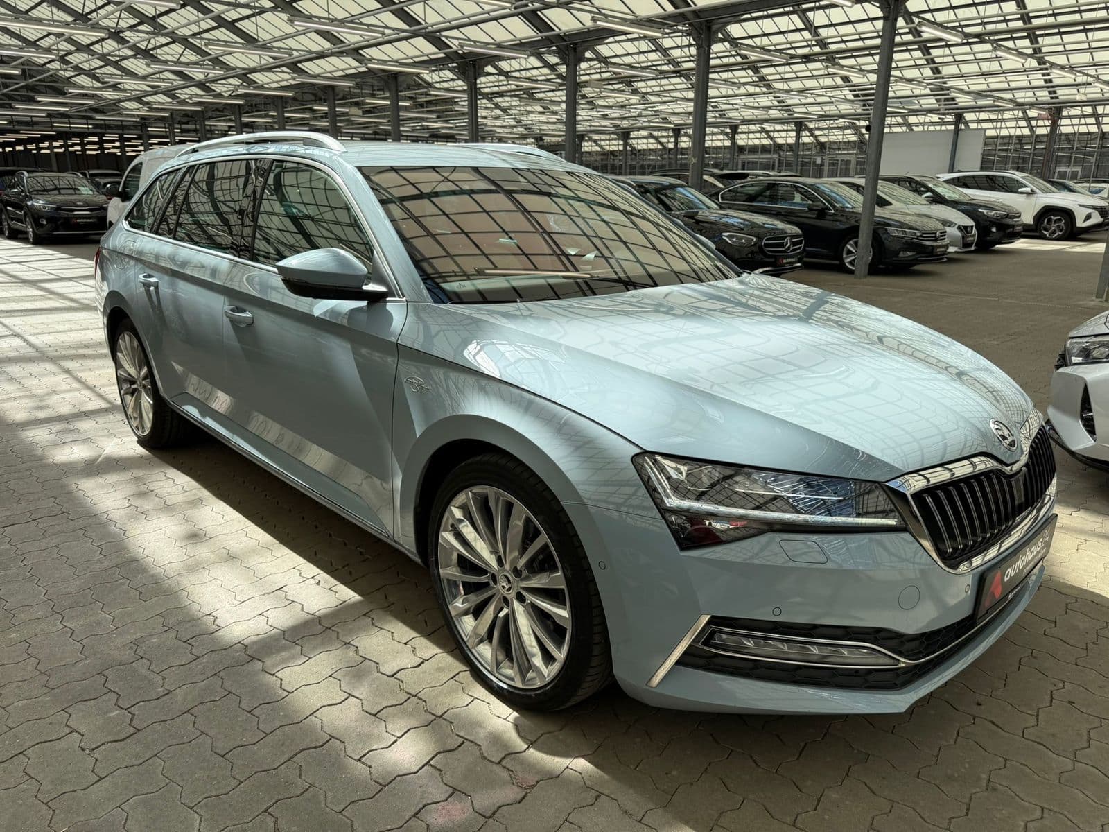ŠKODA Superb Kombi SKODA Superb 2.0 TDI SCR 147kW DSG L&K COMBI Kombi #1