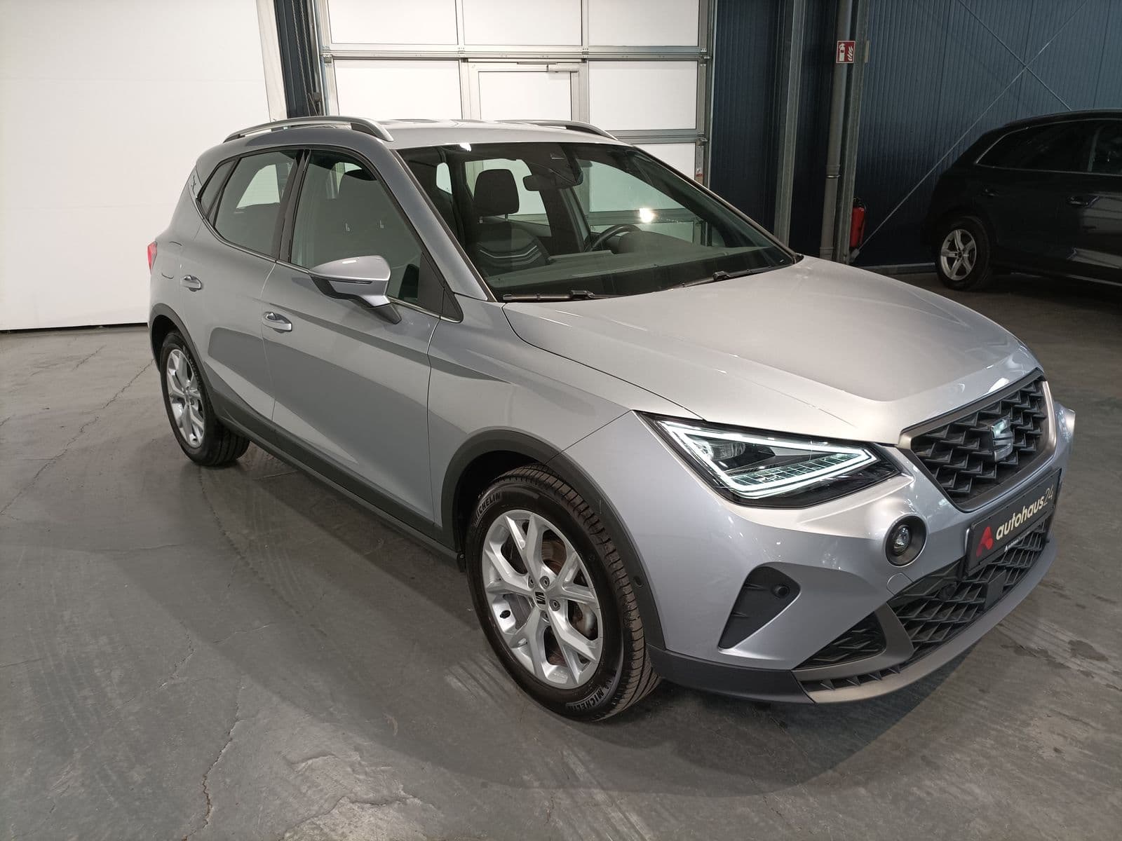 SEAT Arona SUV / Crossover / Geländewagen SEAT Arona 1.5 TSI 110kW FR DSG Sports Utility Vehicle #1
