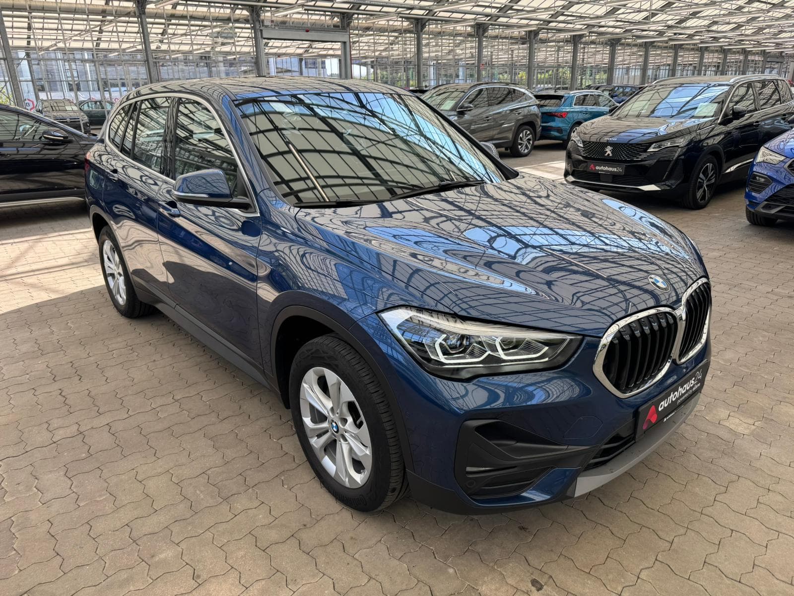 BMW X1 SUV / Crossover / Geländewagen BMW X1 sDrive20i Advantage Steptronic DCT Sports Utility Vehicle #1