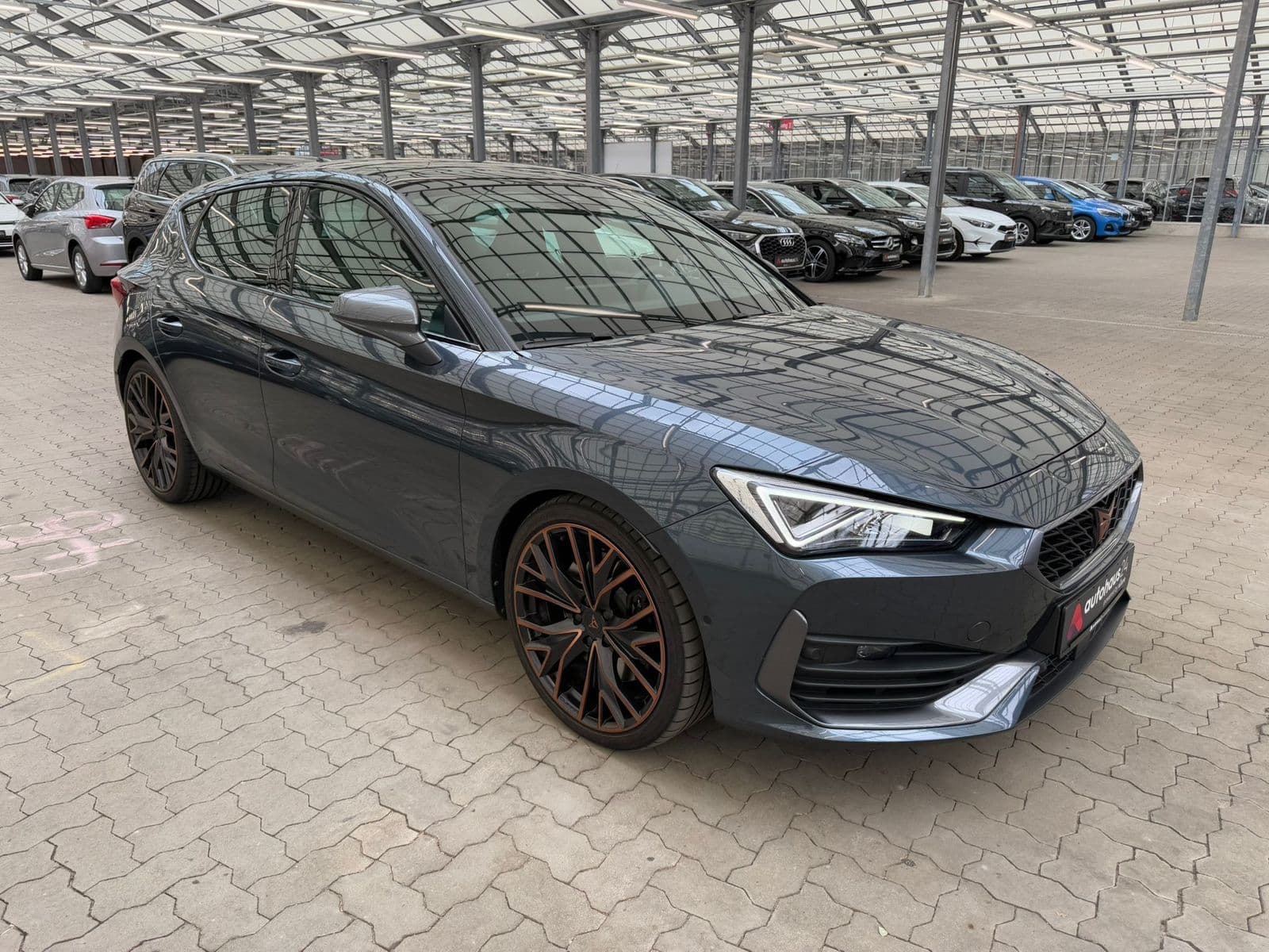 CUPRA Leon Limousine CUPRA Leon 2.0 TSI 221kW VZ DSG Schräghecklimousine #1