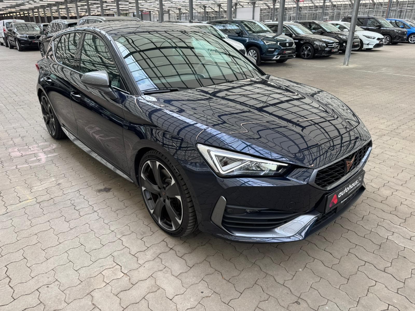 CUPRA Leon Limousine CUPRA Leon 2.0 TSI 221kW VZ DSG Schräghecklimousine #1