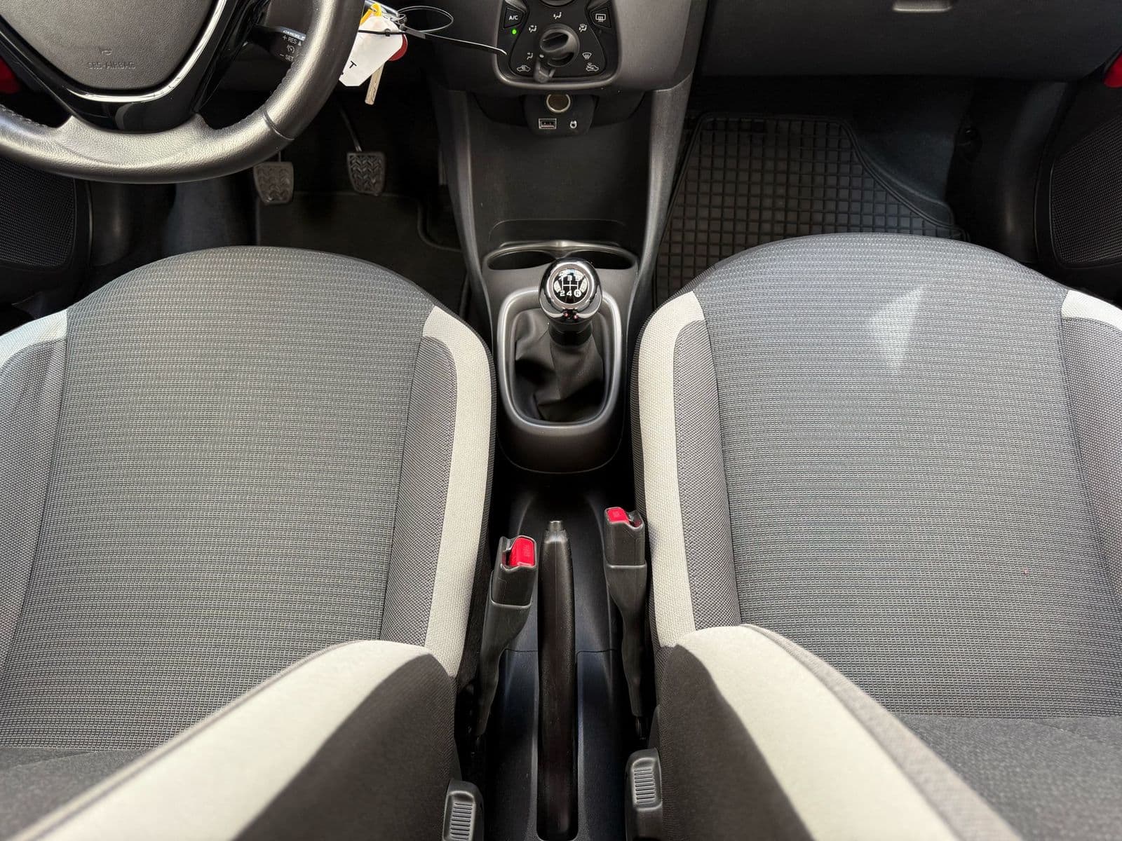 Toyota Aygo Kleinwagen Aygo 1.0 Team D (EURO 6d) #14