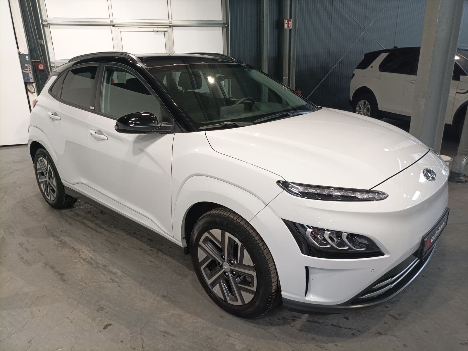 Hyundai Kona SUV / Crossover / Geländewagen HYUNDAI Kona ELEKTRO 100kW Sports Utility Vehicle #1