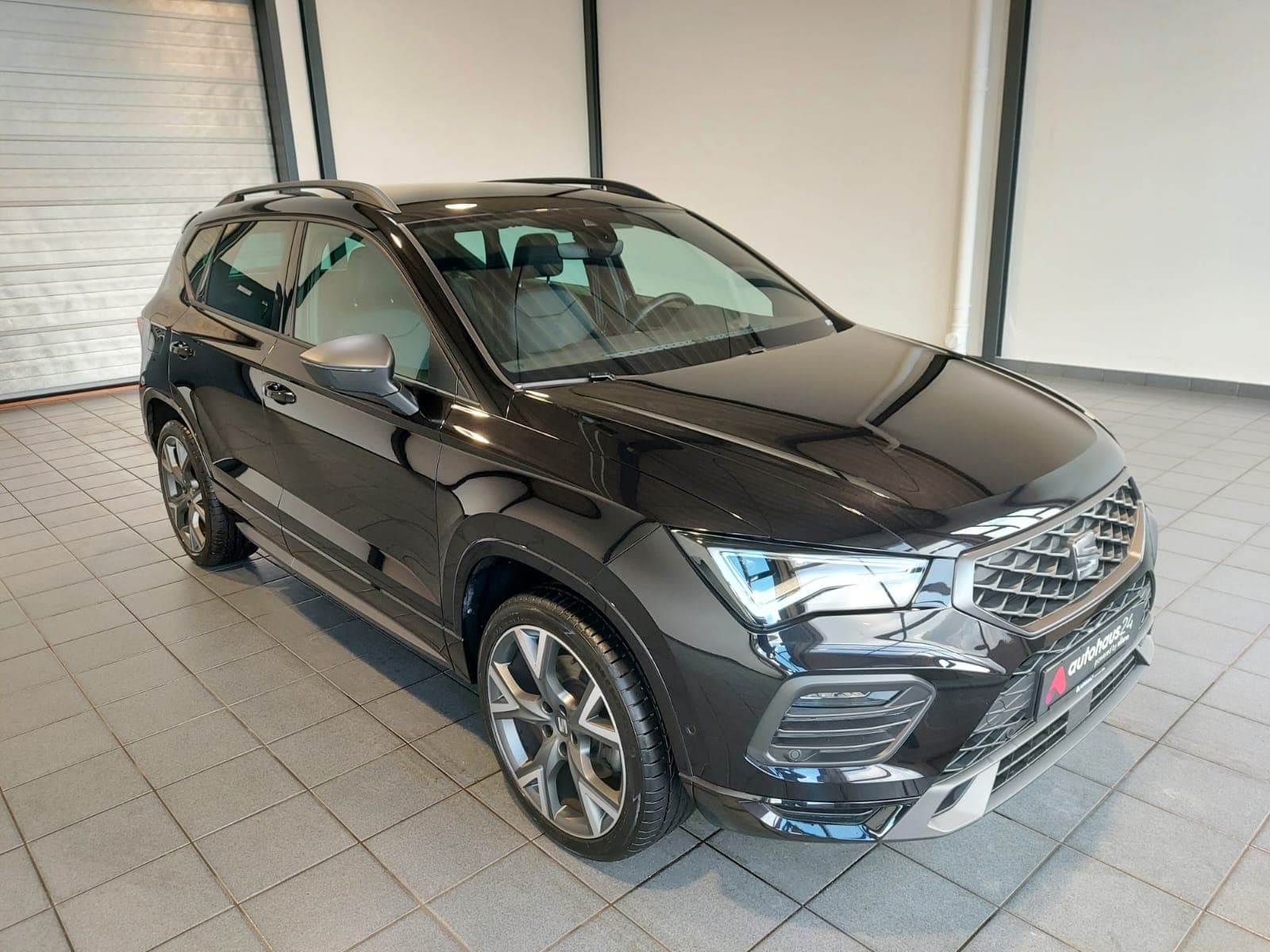 SEAT Ateca SUV / Crossover / Geländewagen SEAT Ateca 1.5 TSI ACT 110kW FR DSG Sports Utility Vehicle #1
