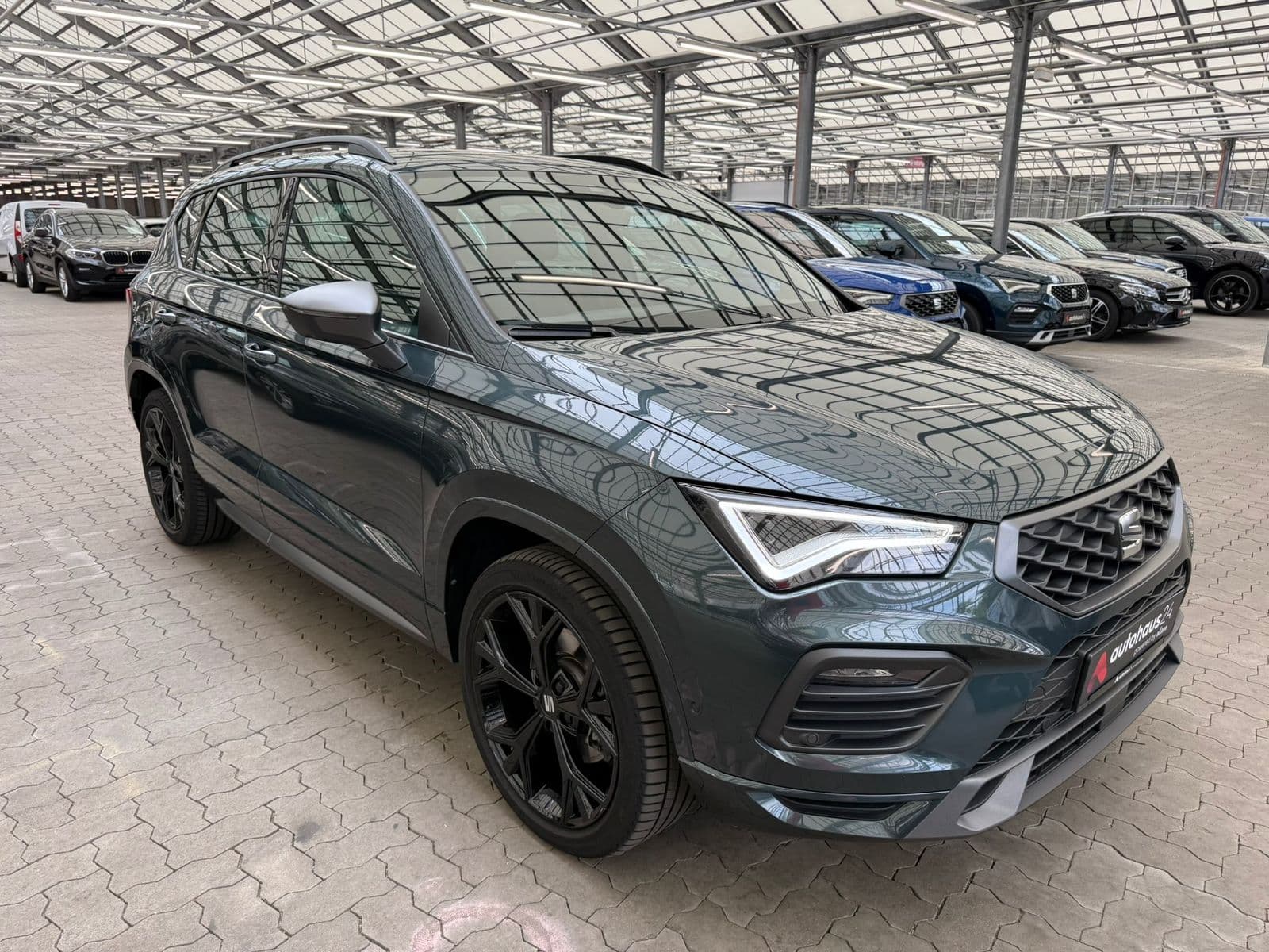 SEAT Ateca SUV / Crossover / Geländewagen SEAT Ateca 2.0 TSI 140kW FR 4Drive DSG Sports Utility Vehicle #1