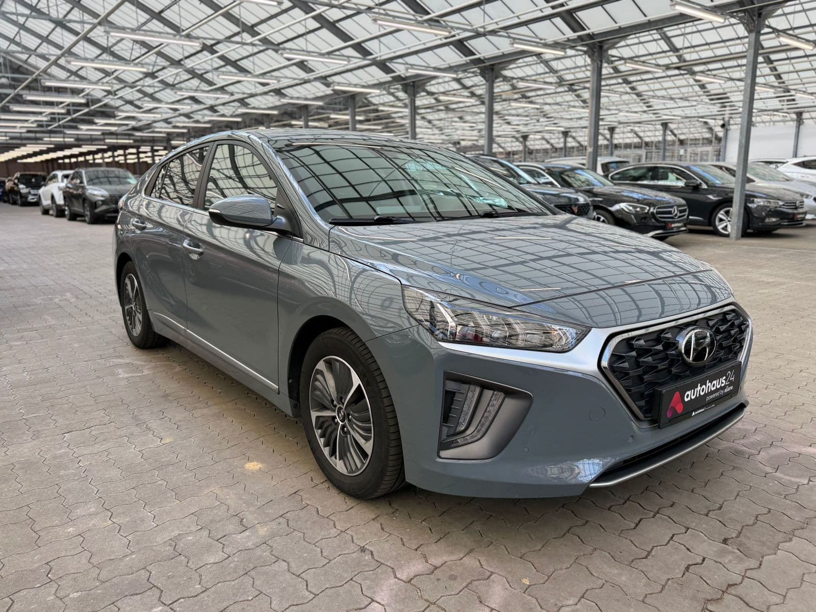 Hyundai IONIQ Limousine HYUNDAI IONIQ 1.6l GDi PLUG-IN HYBRID Schräghecklimousine #1
