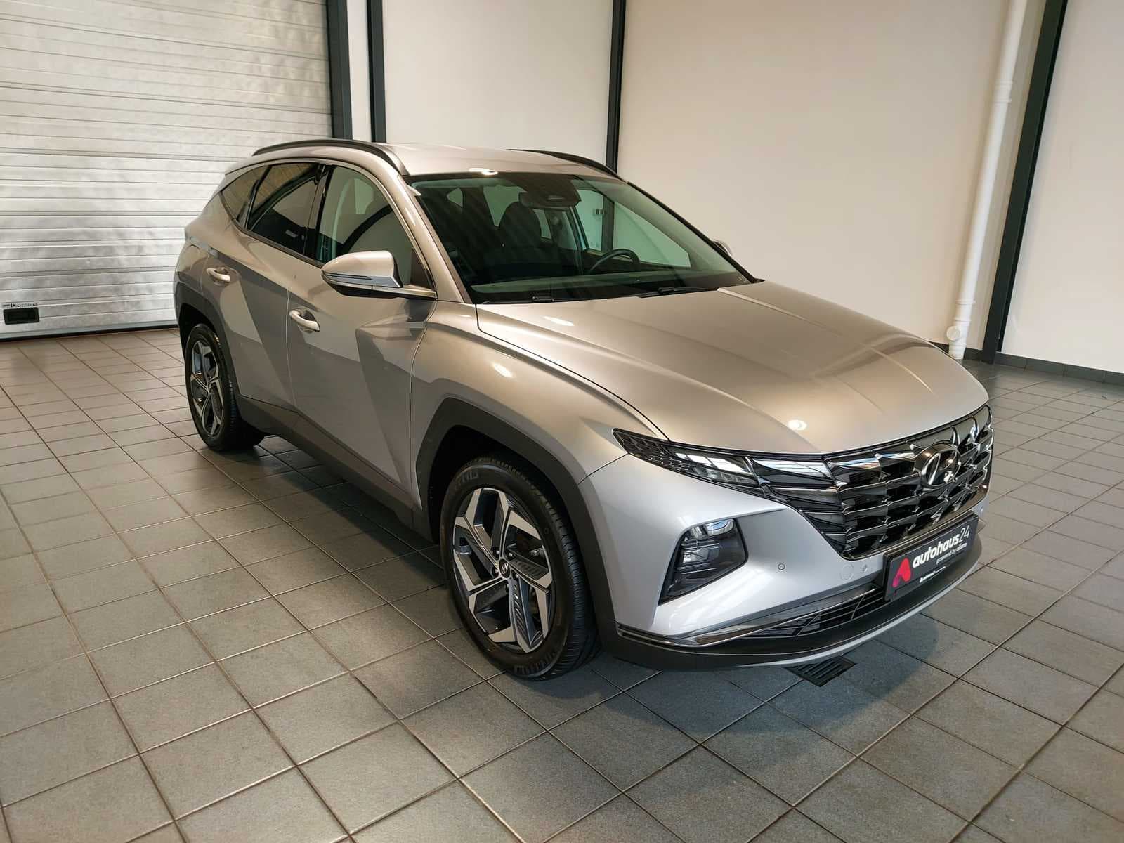 Hyundai Tucson SUV / Crossover / Geländewagen HYUNDAI Tucson 1.6 T-GDI Plug-in Hybrid 4WD Auto Sports Utility Vehicle #1