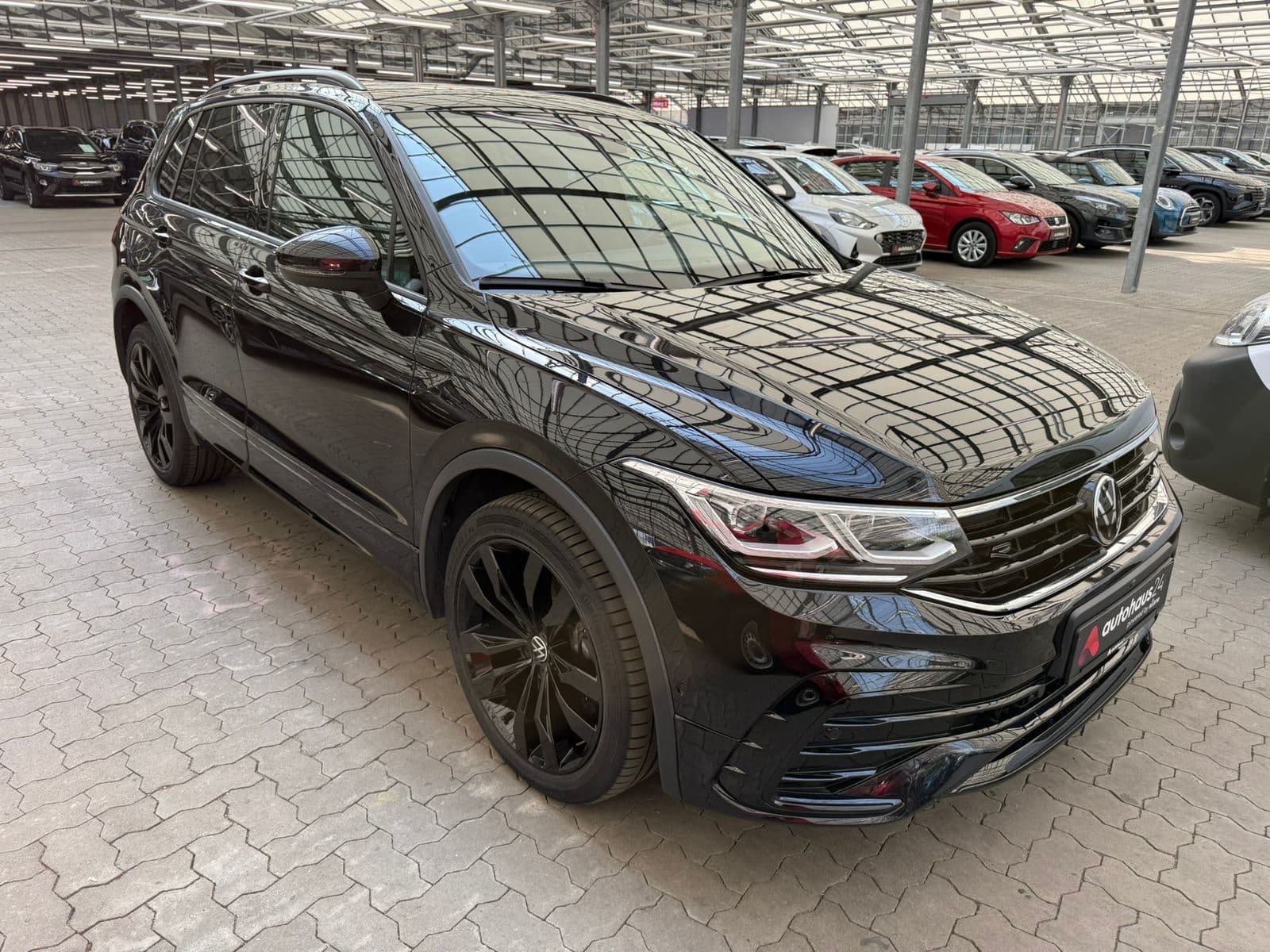 Volkswagen Tiguan SUV / Crossover / Geländewagen VOLKSWAGEN Tiguan 1.4 eHybrid OPF DSG R-Line Sports Utility Vehicle #1