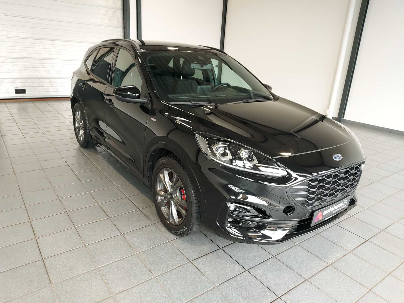 Ford Kuga SUV / Crossover / Geländewagen FORD Kuga 1.5 EcoBoost 110kW ST-Line X Sports Utility Vehicle #1