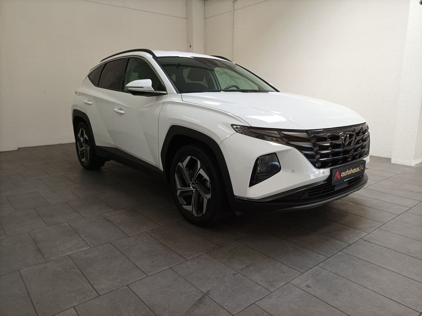 Hyundai Tucson SUV / Crossover / Geländewagen HYUNDAI Tucson 1.6 T-GDI Plug-in Hybrid 4WD Auto Sports Utility Vehicle #1