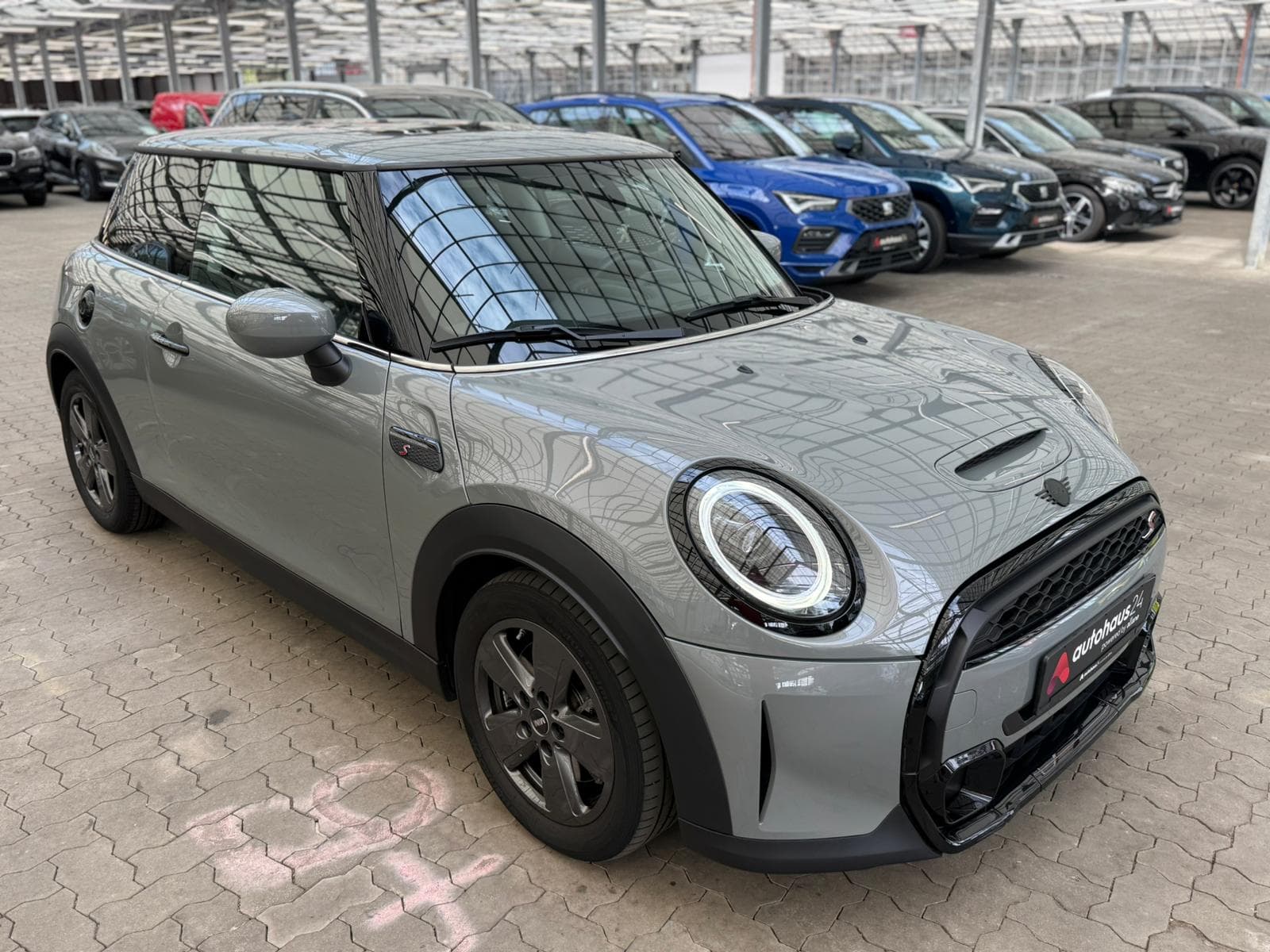MINI 3-Türer Limousine MINI MINI Cooper S Essential Trim Schräghecklimousine #1