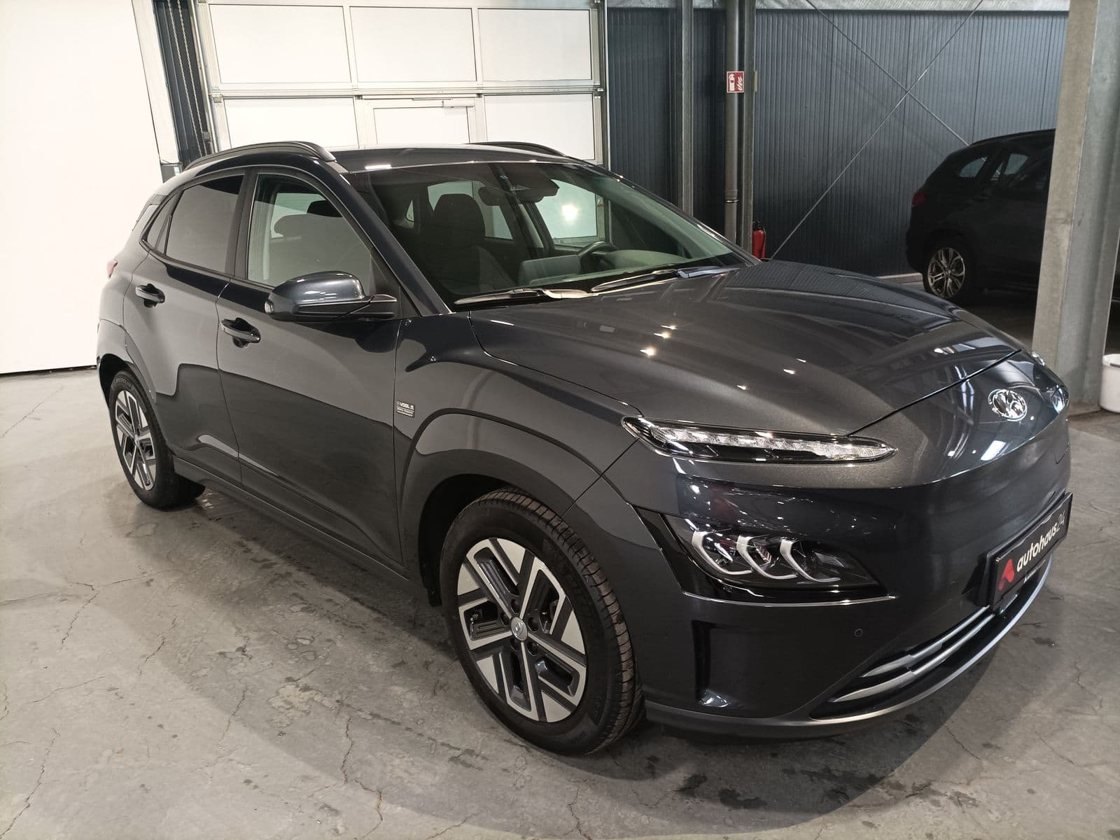 Hyundai Kona SUV / Crossover / Geländewagen HYUNDAI Kona ELEKTRO 150kW Select-Paket Sports Utility Vehicle #1