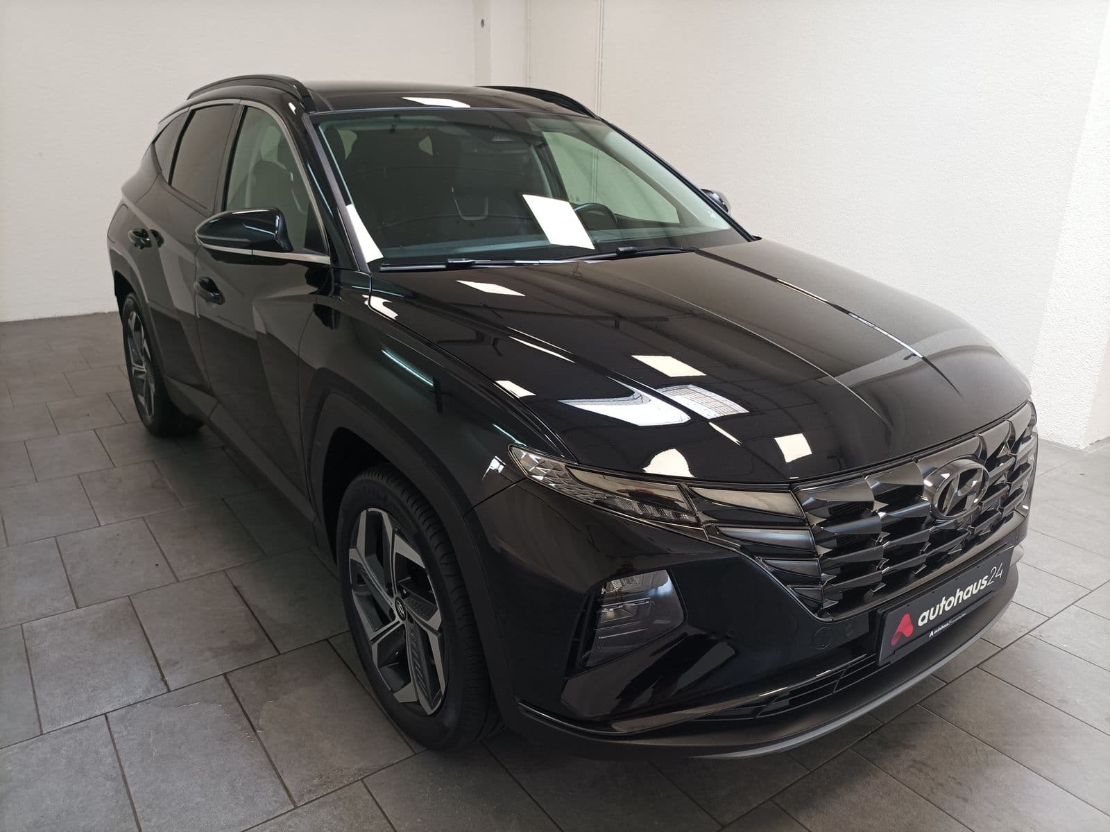 Hyundai Tucson SUV / Crossover / Geländewagen HYUNDAI Tucson 1.6 T-GDI Plug-in Hybrid 4WD Auto Sports Utility Vehicle #1