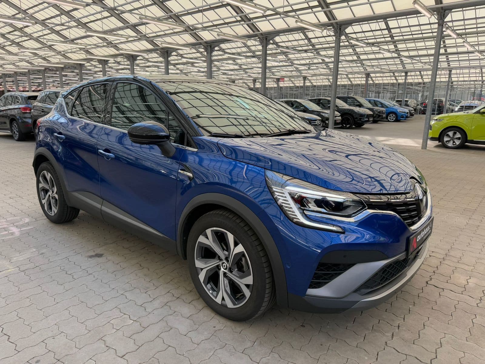 Renault Captur SUV / Crossover / Geländewagen RENAULT Captur TCe 160 EDC R.S. Line Sports Utility Vehicle #1