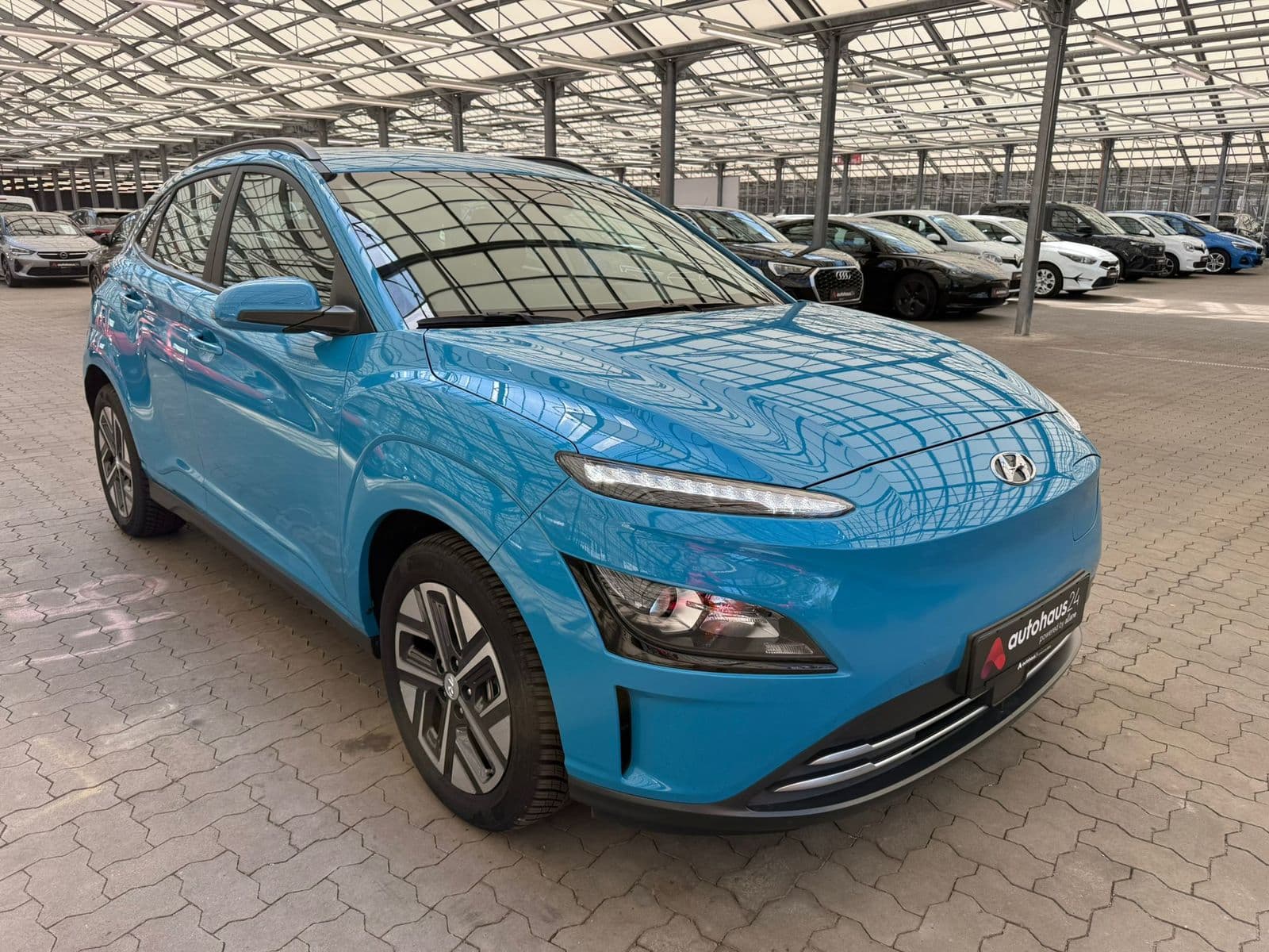 Hyundai Kona SUV / Crossover / Geländewagen HYUNDAI Kona ELEKTRO 150kW Select-Paket Sports Utility Vehicle #1