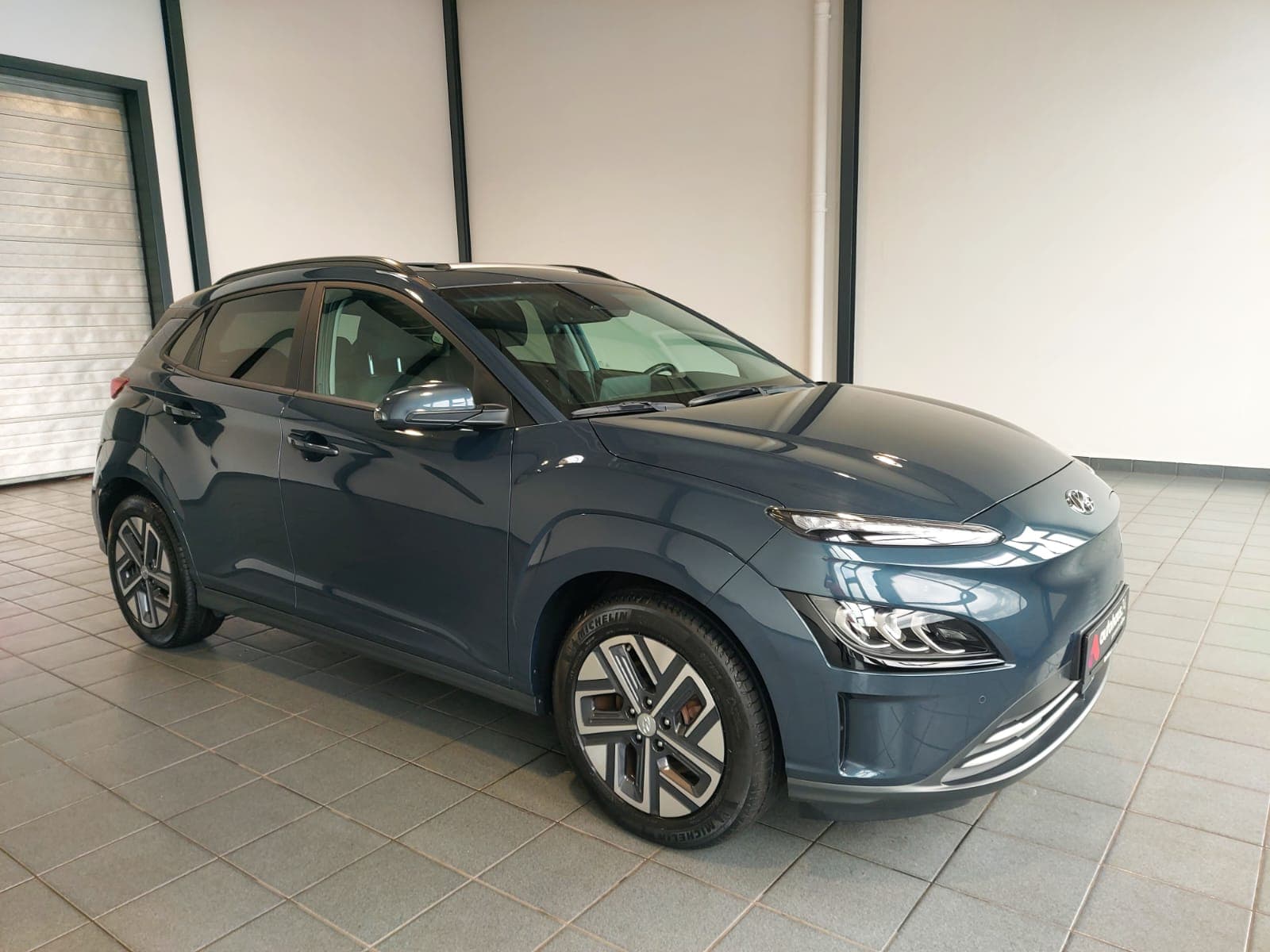 Hyundai Kona SUV / Crossover / Geländewagen HYUNDAI Kona ELEKTRO 100kW Sports Utility Vehicle #1