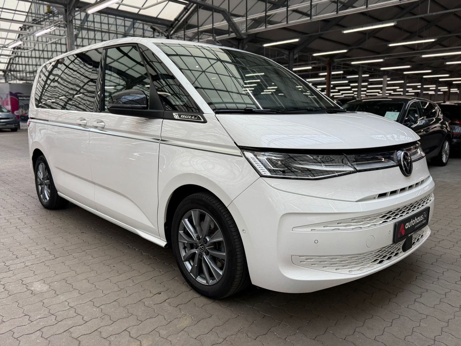 Volkswagen Multivan Kleinbus / Van VOLKSWAGEN Multivan 2,0 TSI OPF DSG Style Bus #1