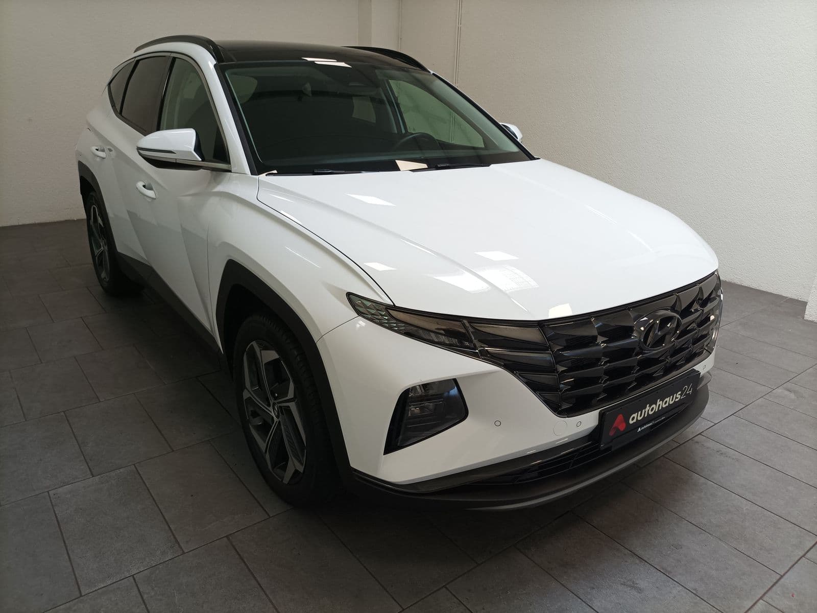 Hyundai Tucson SUV / Crossover / Geländewagen HYUNDAI Tucson 1.6 T-GDI Plug-in Hybrid 4WD Auto Sports Utility Vehicle #1
