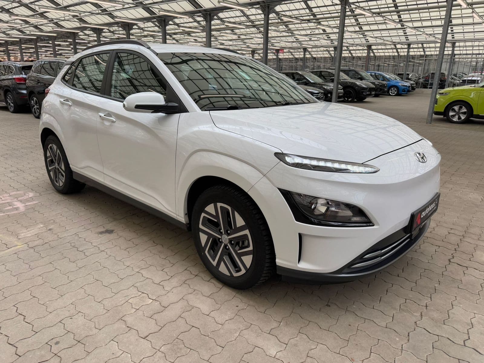 Hyundai Kona SUV / Crossover / Geländewagen HYUNDAI Kona ELEKTRO 100kW Sports Utility Vehicle #1