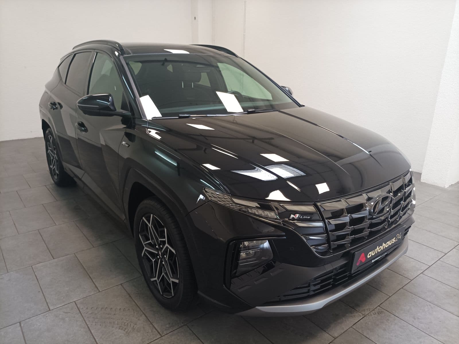Hyundai Tucson SUV / Crossover / Geländewagen HYUNDAI Tucson 1.6 T-GDI Plug-in Hybrid 4WD Auto Sports Utility Vehicle #1