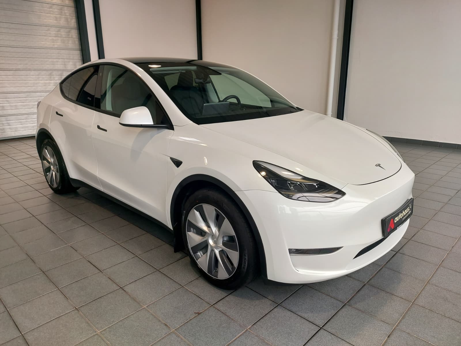 TESLA Model Y SUV / Crossover / Geländewagen TESLA Model Y Long Range Dual Motor AWD Schräghecklimousine #1