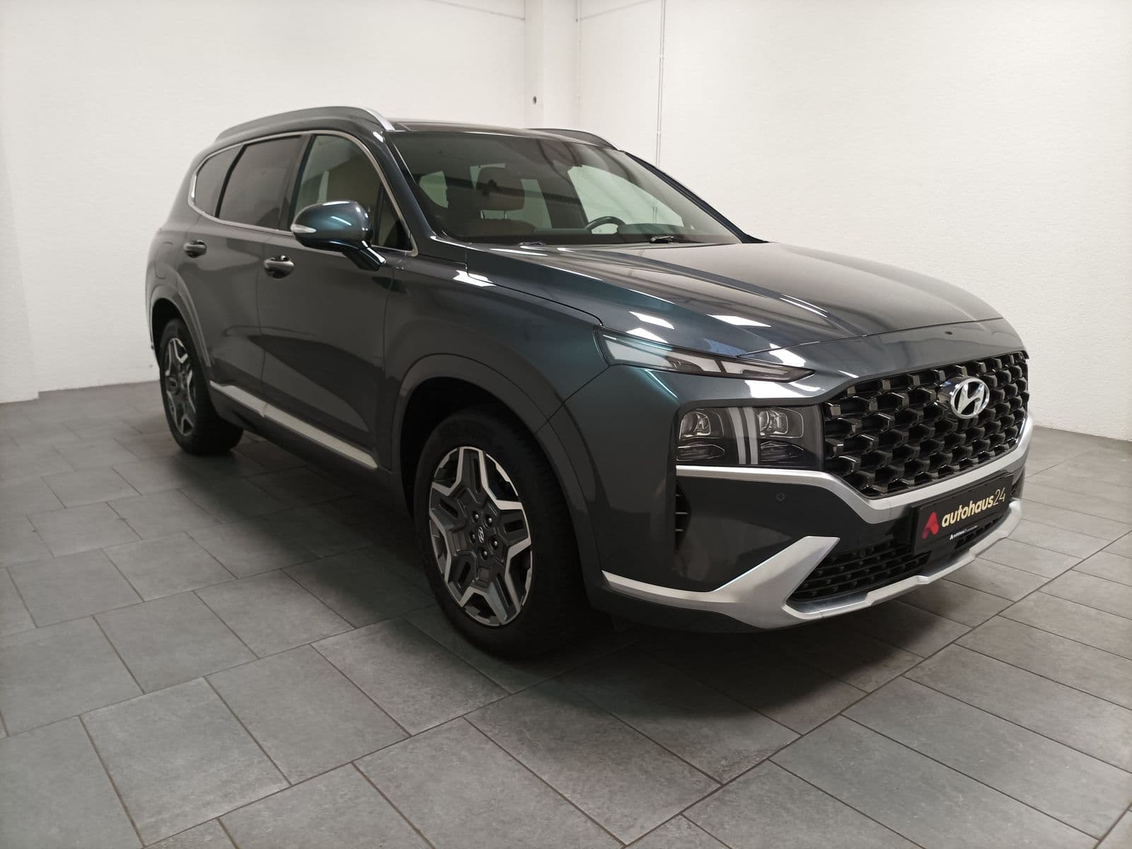 Hyundai Santa Fe SUV / Crossover / Geländewagen HYUNDAI Santa Fe 1.6 T-GDI Plug-in Hybrid 4WD Auto Sports Utility Vehicle #1